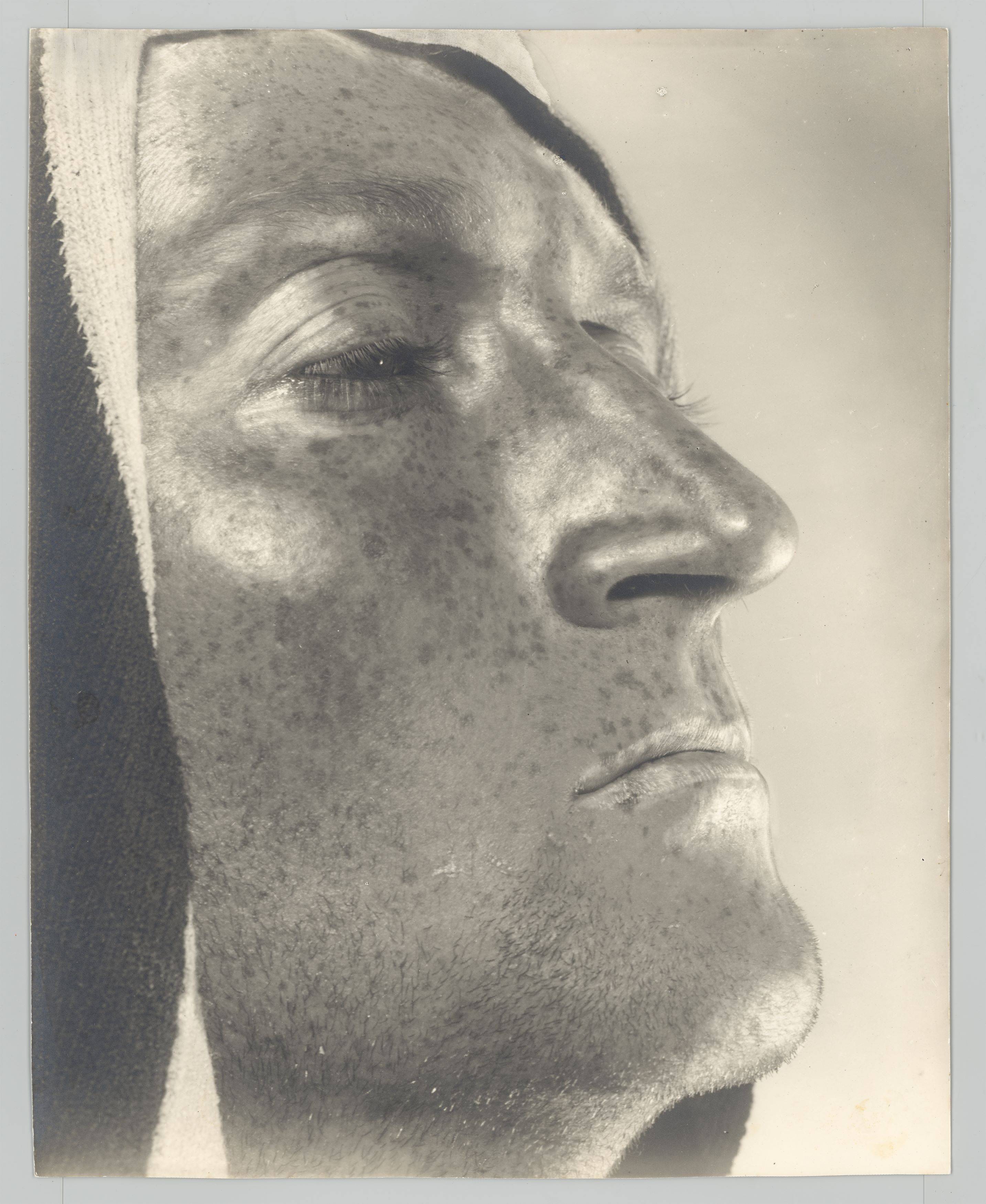 This picture shows the following artwork: Helmar Lerski (i.e. Schmuklerski, Israel). Metamorphosis through Light, Tel-Aviv. 1935–1936.