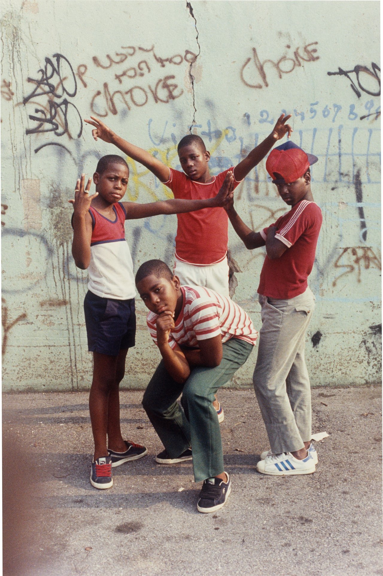 Auf diesem Bild ist das folgende Kunstwerk zu sehen: Jamel Shabazz. Young Boys, East Flatbush, Brooklyn, NYC. 1981.