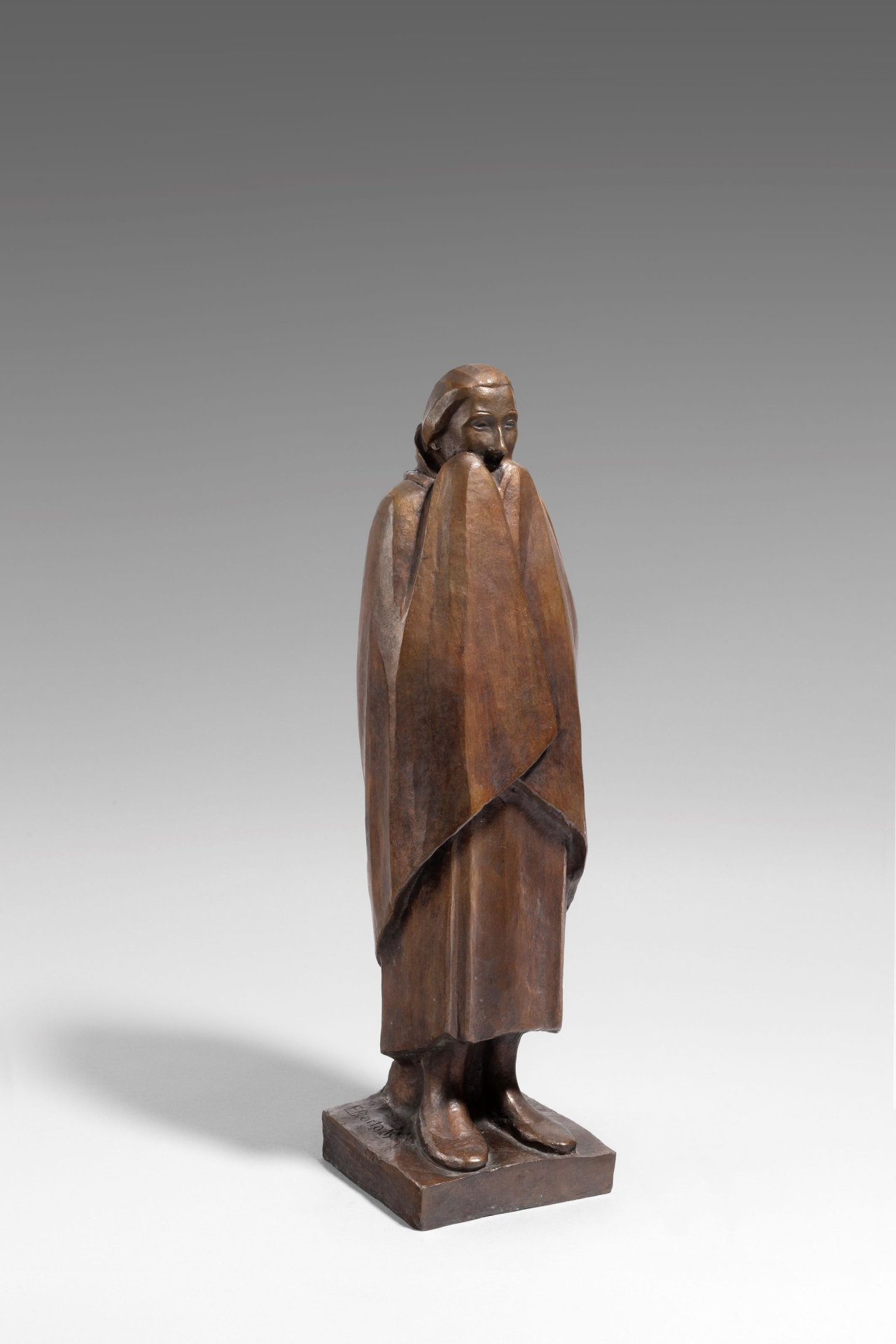 This picture shows the following artwork: Ernst Barlach. ”Frierendes Mädchen”. 1916.