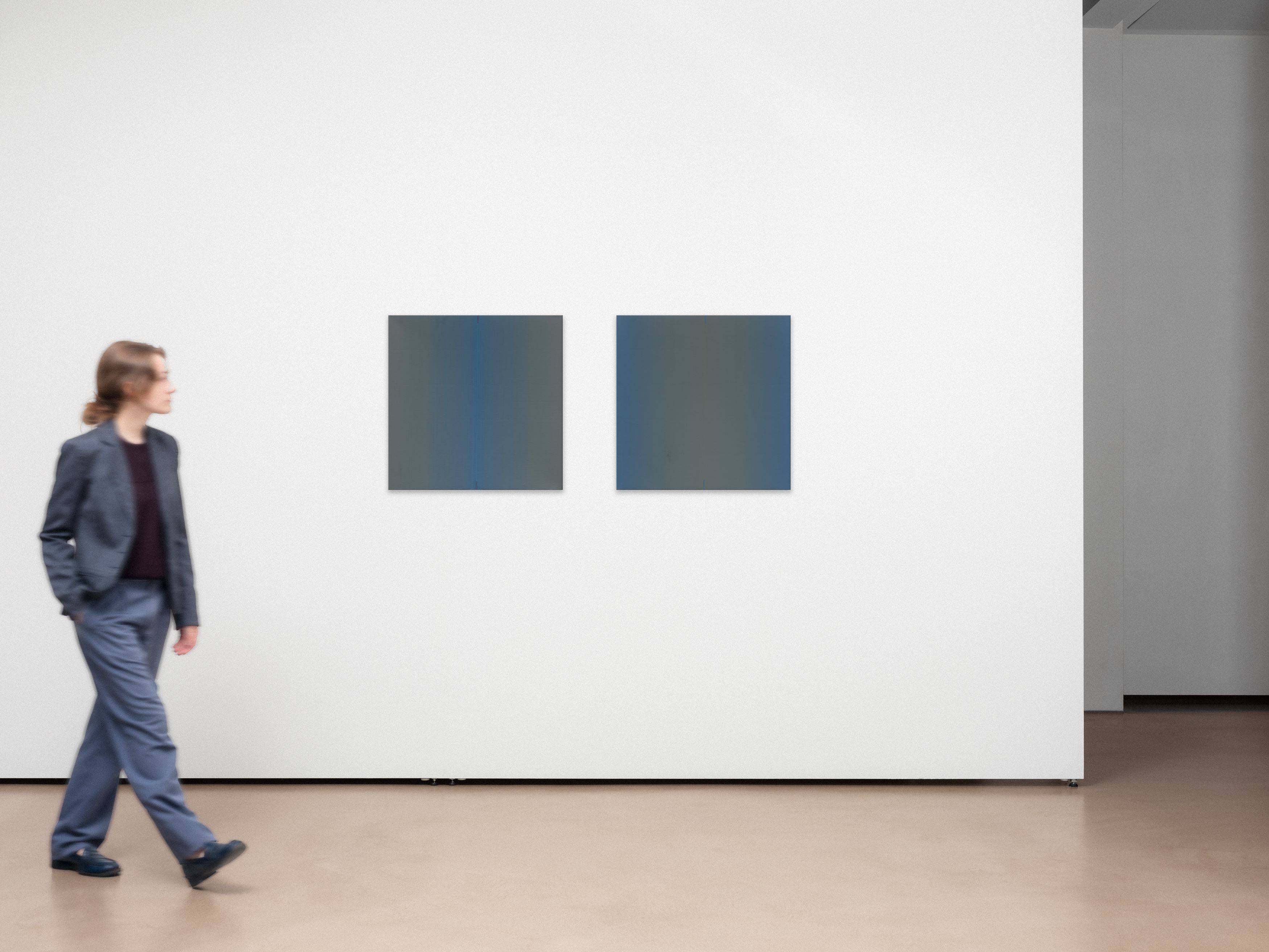Auf diesem Bild ist das folgende Kunstwerk zu sehen: Johannes Geccelli. „MITTBLAU QUADRAT“ / „BLAURAND QUADRAT“. 1994.