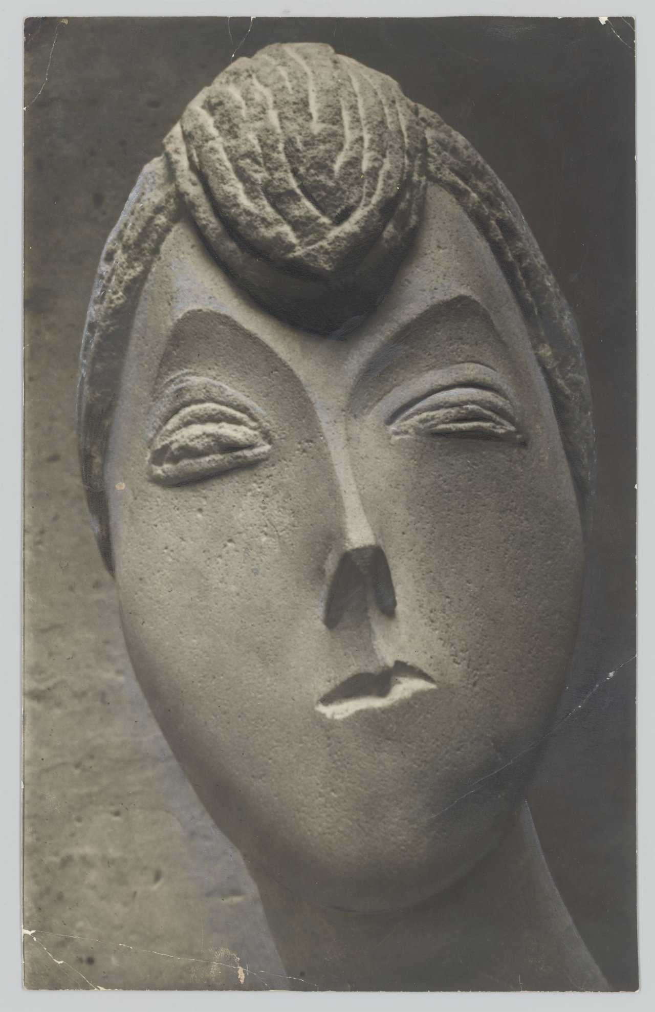 This picture shows the following artwork: Constantin Brâncuşi. Tête de femme (La Baronne Renée Frachon). Circa 1909.