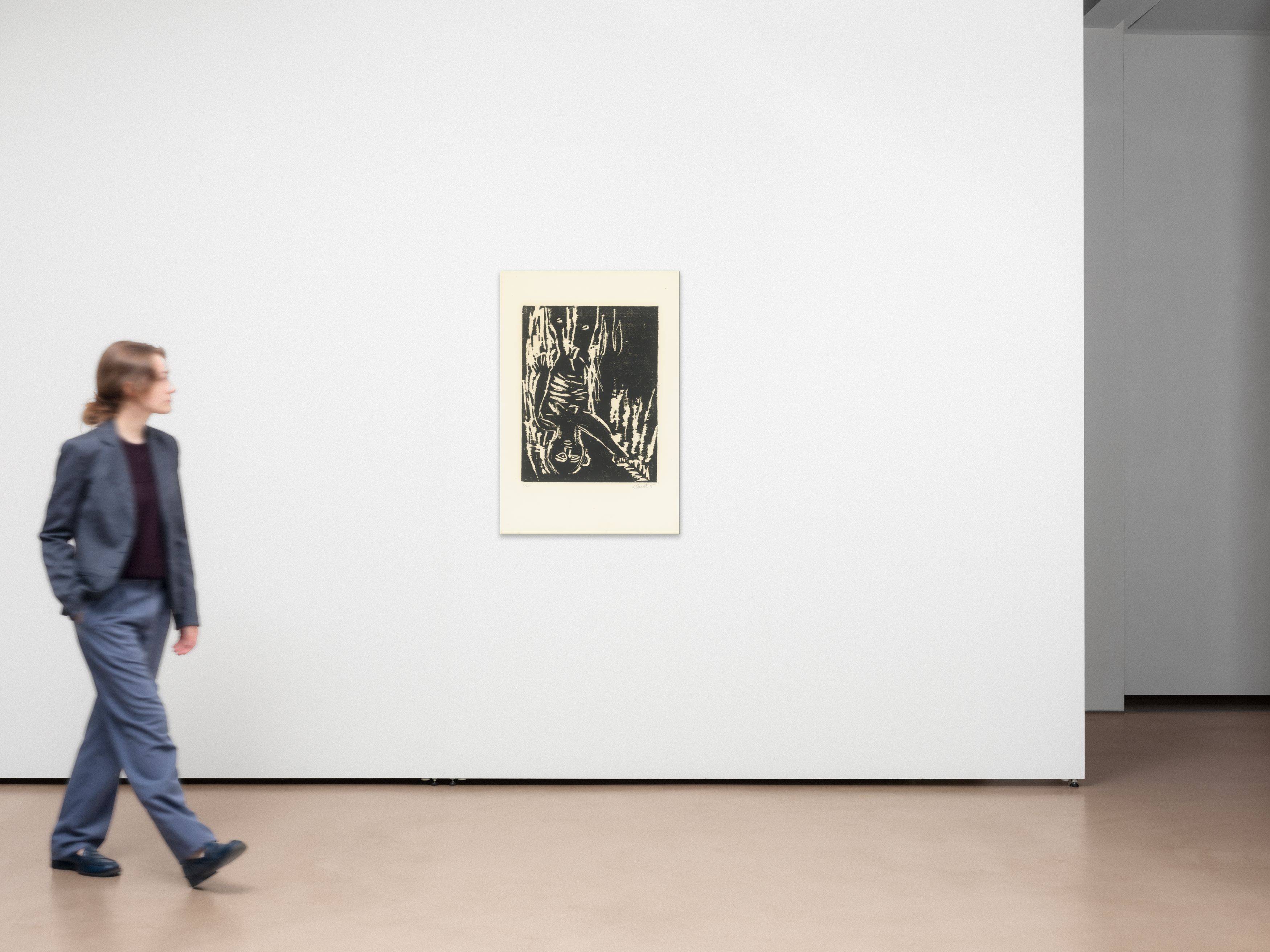 Auf diesem Bild ist das folgende Kunstwerk zu sehen: Georg Baselitz. „Mann mit Tanne IV (mit Rot)“. 1985/86.