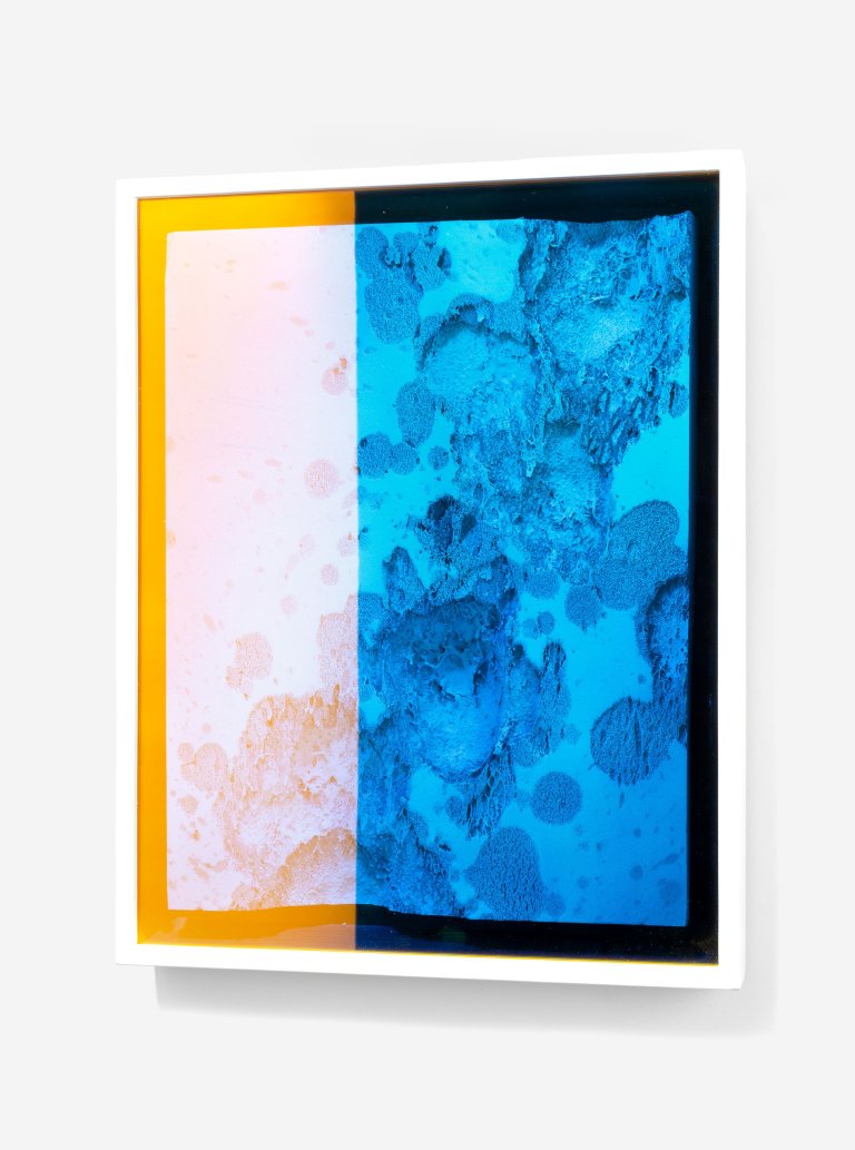 This picture shows the following artwork: Wolfgang Flad. ”Untitled (dark side of the moon)”. 2025.