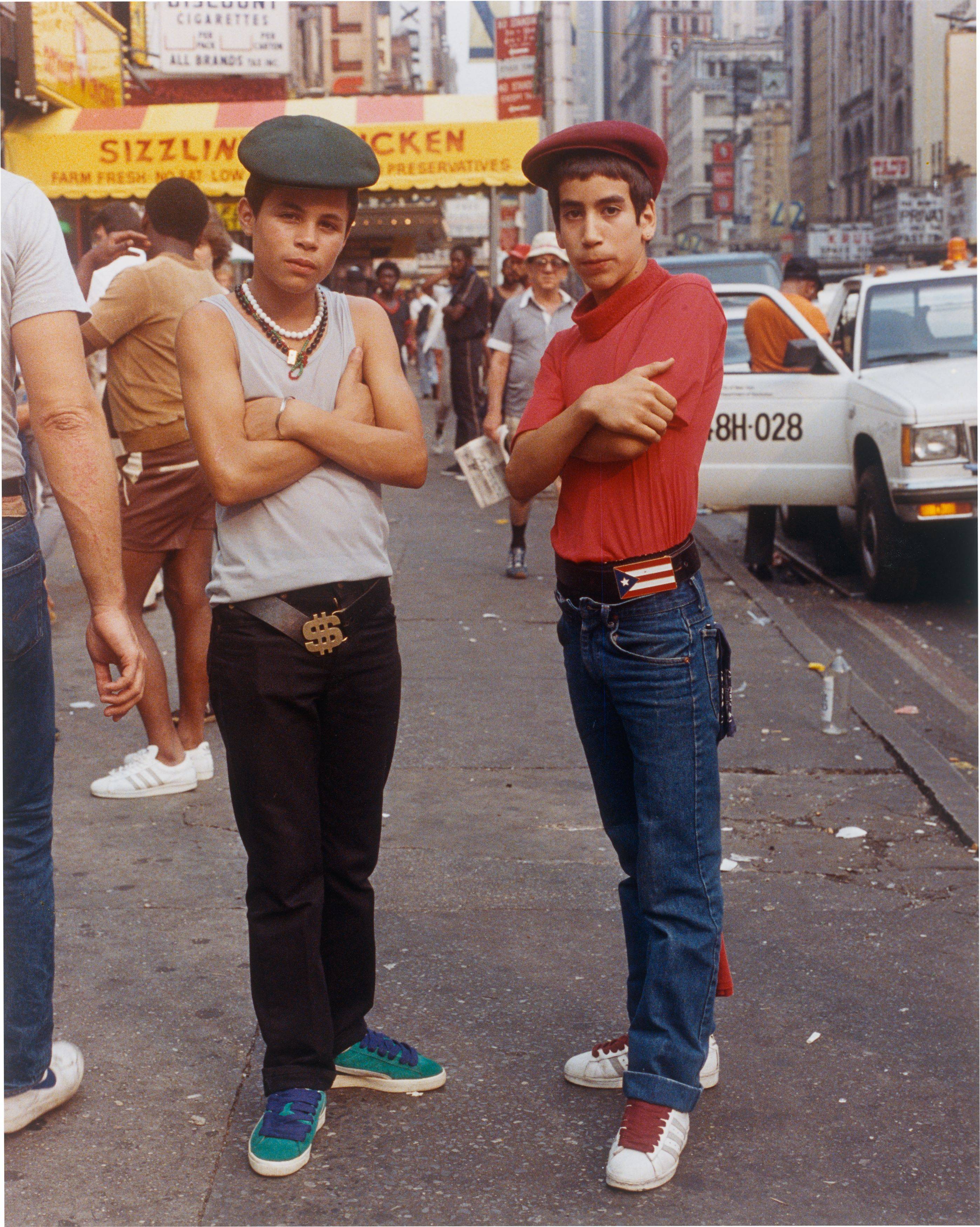 Auf diesem Bild ist das folgende Kunstwerk zu sehen: Jamel Shabazz. Double Trouble, Manhattan, NYC. 1981.