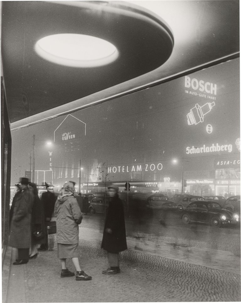 Auf diesem Bild ist das folgende Kunstwerk zu sehen: Ewald Gnilka. Kurfürstendamm, Berlin. 1952.