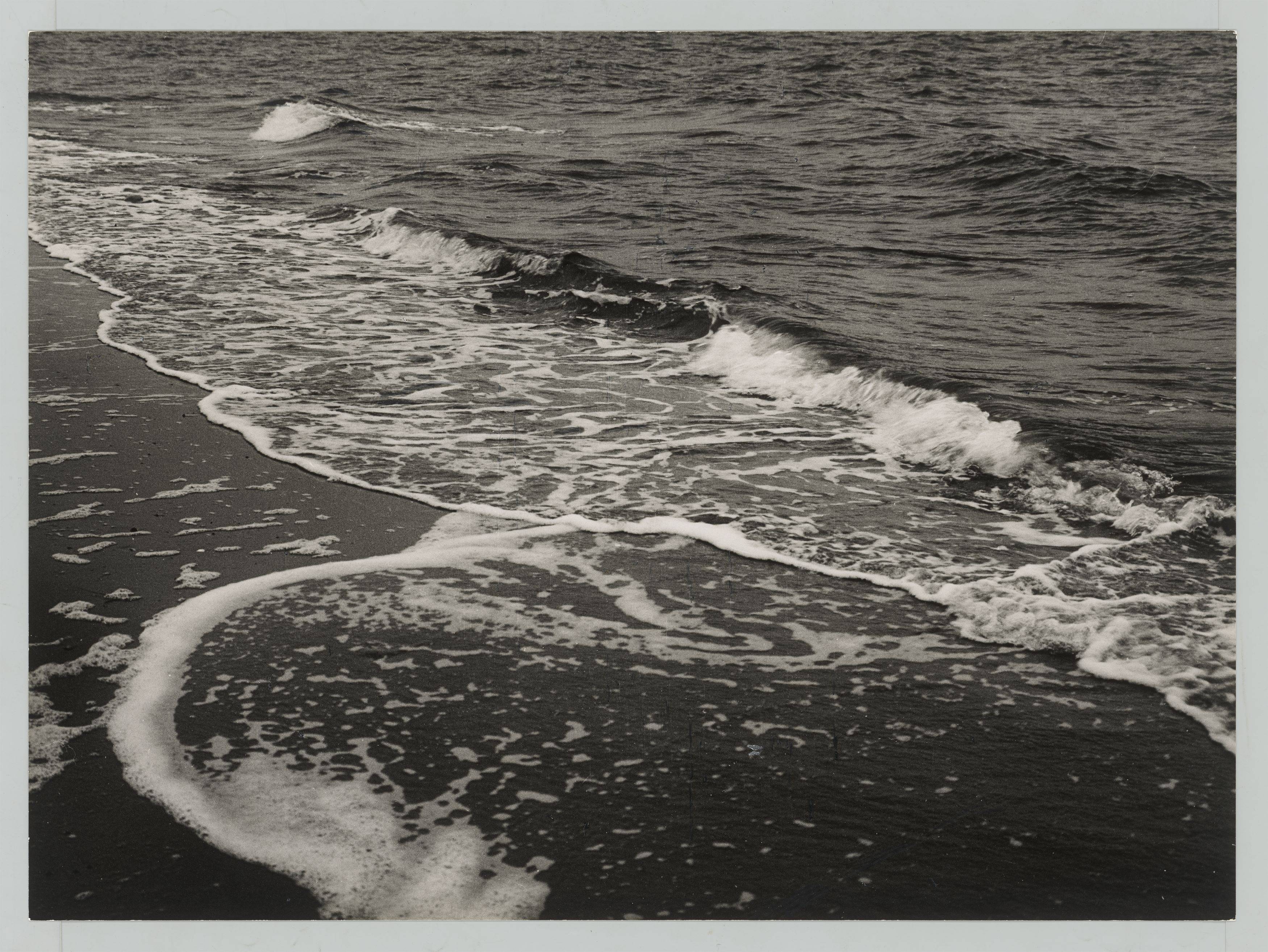 This picture shows the following artwork: Albert Renger-Patzsch. Nordseewelle (North Sea Wave). 1925.