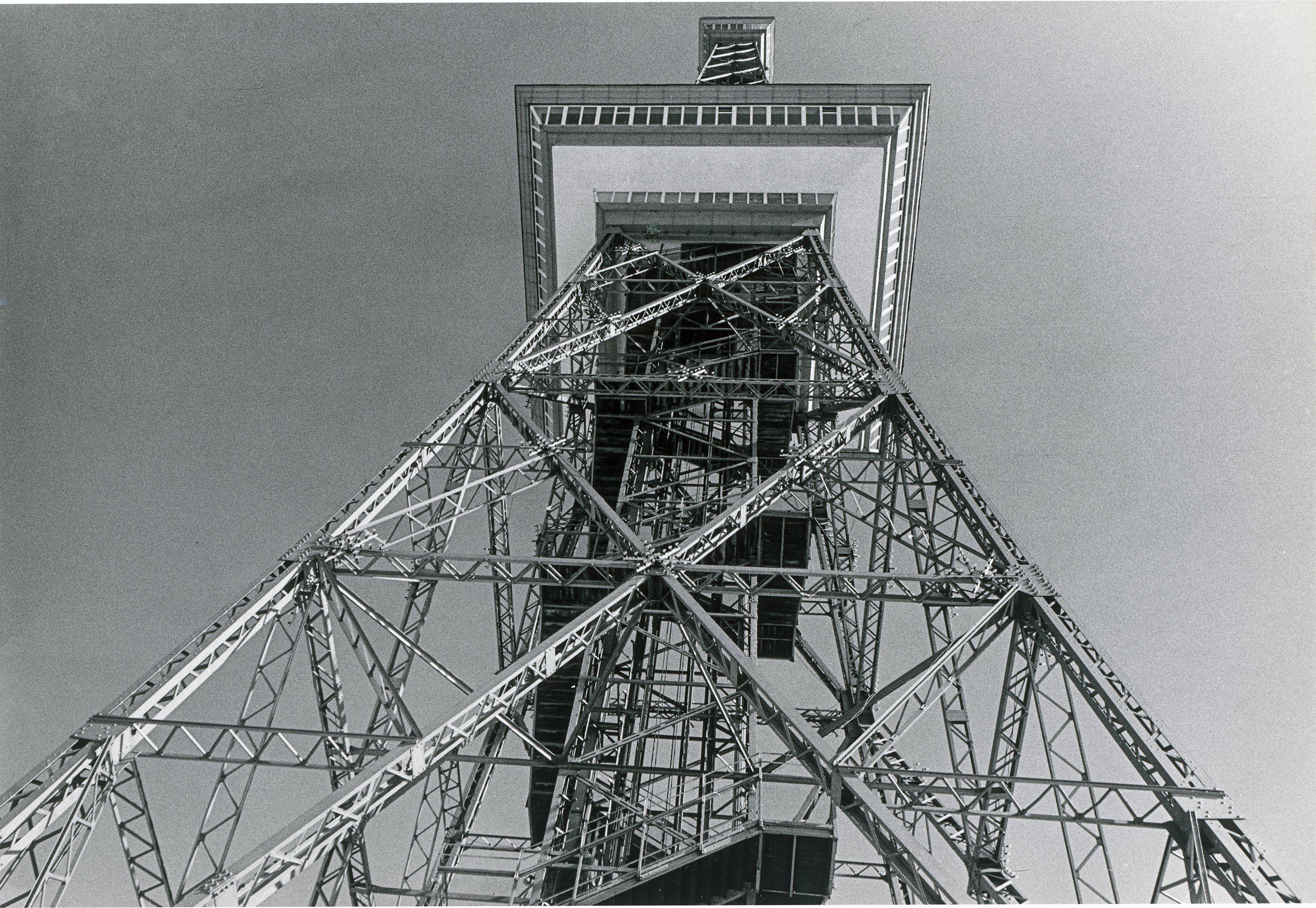 Auf diesem Bild ist das folgende Kunstwerk zu sehen: Max Jacoby (d.i. Max Moshe Jacoby). Funkturm, Berlin. Vor 1968.