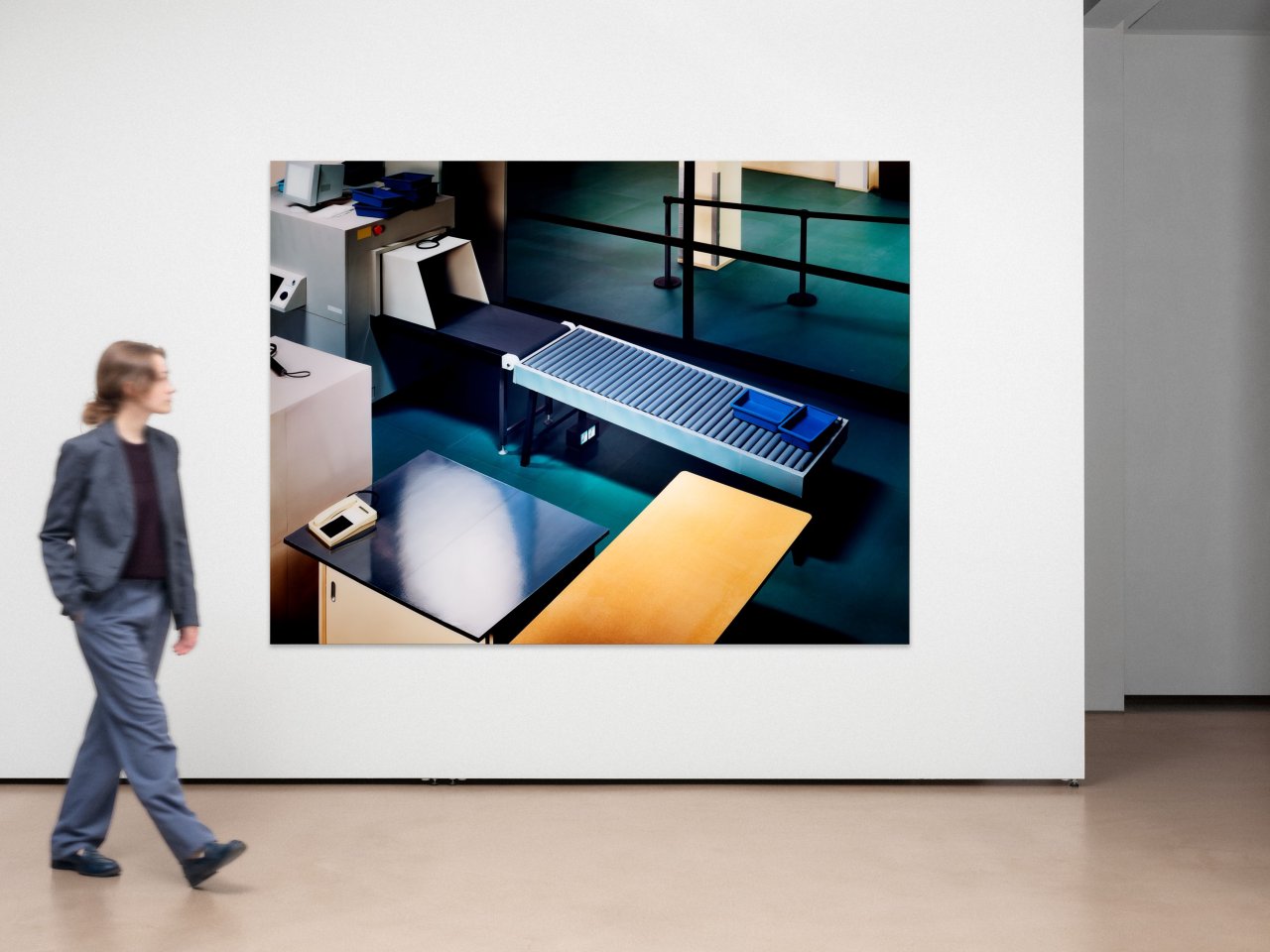 This picture shows the following artwork: Thomas Demand. Gate. 2004.