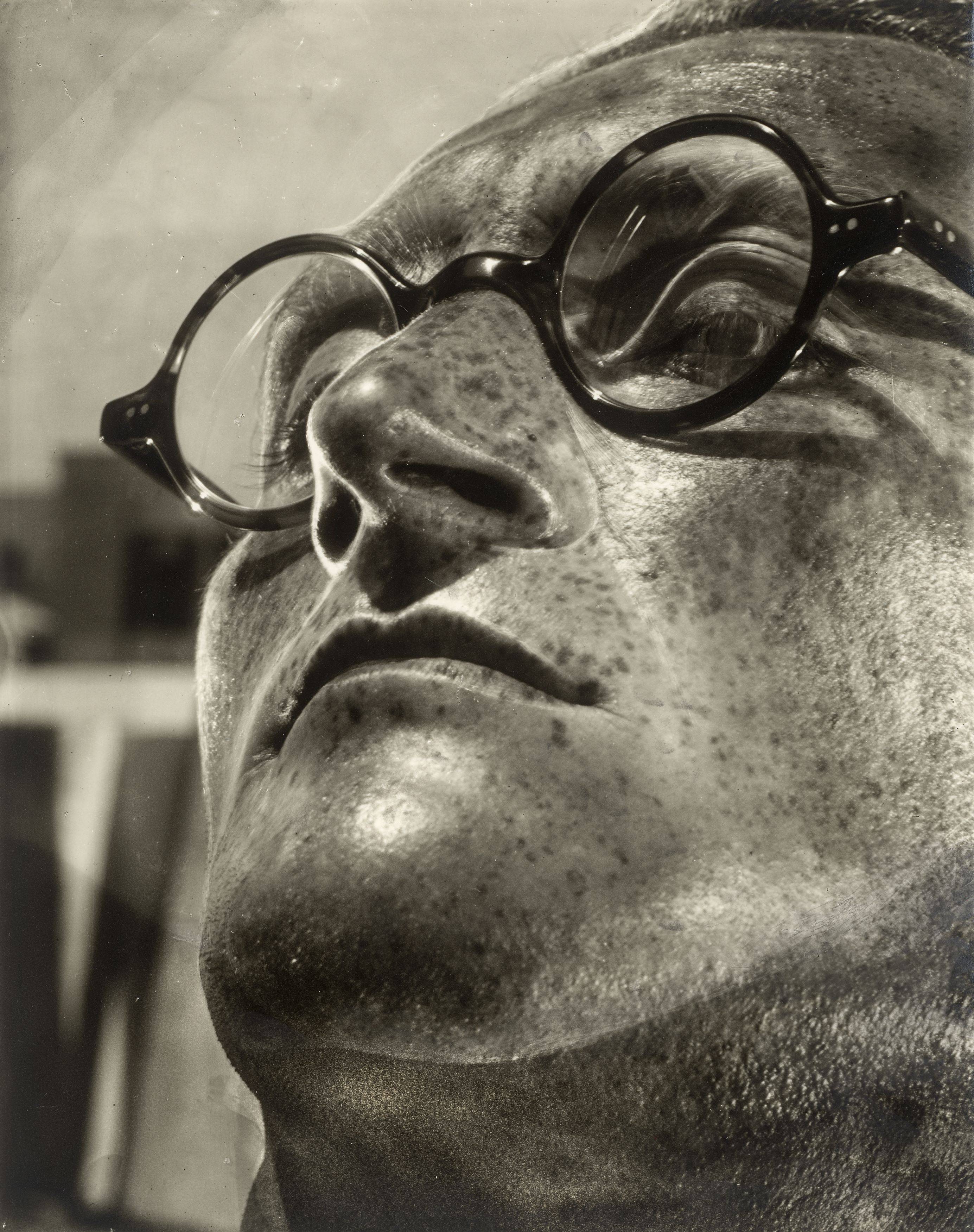 This picture shows the following artwork: Helmar Lerski (i.e. Schmuklerski, Israel). Metamorphosis through Light, Tel-Aviv. 1935–1936.