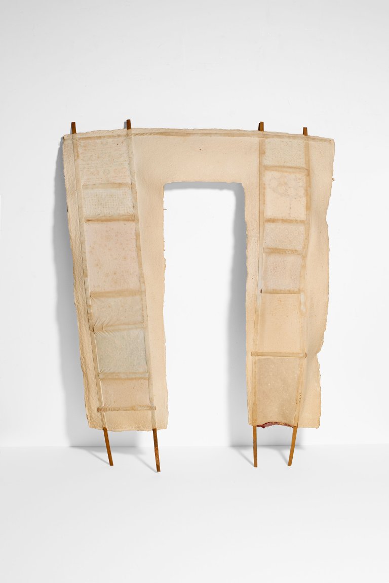 This picture shows the following artwork: Robert Rauschenberg. ”Snake Eyes”. 1975.