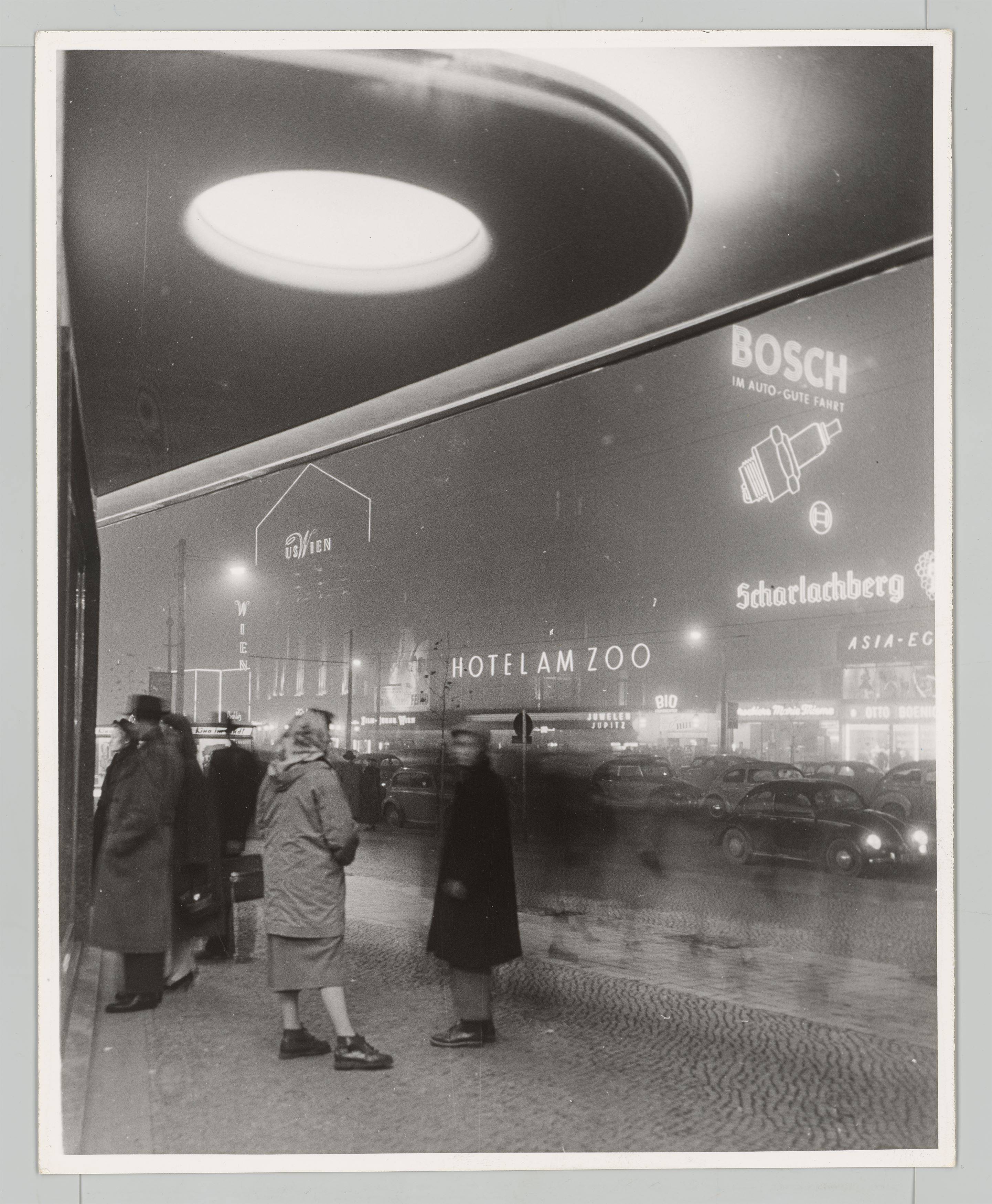 Auf diesem Bild ist das folgende Kunstwerk zu sehen: Ewald Gnilka. Kurfürstendamm, Berlin. 1952.