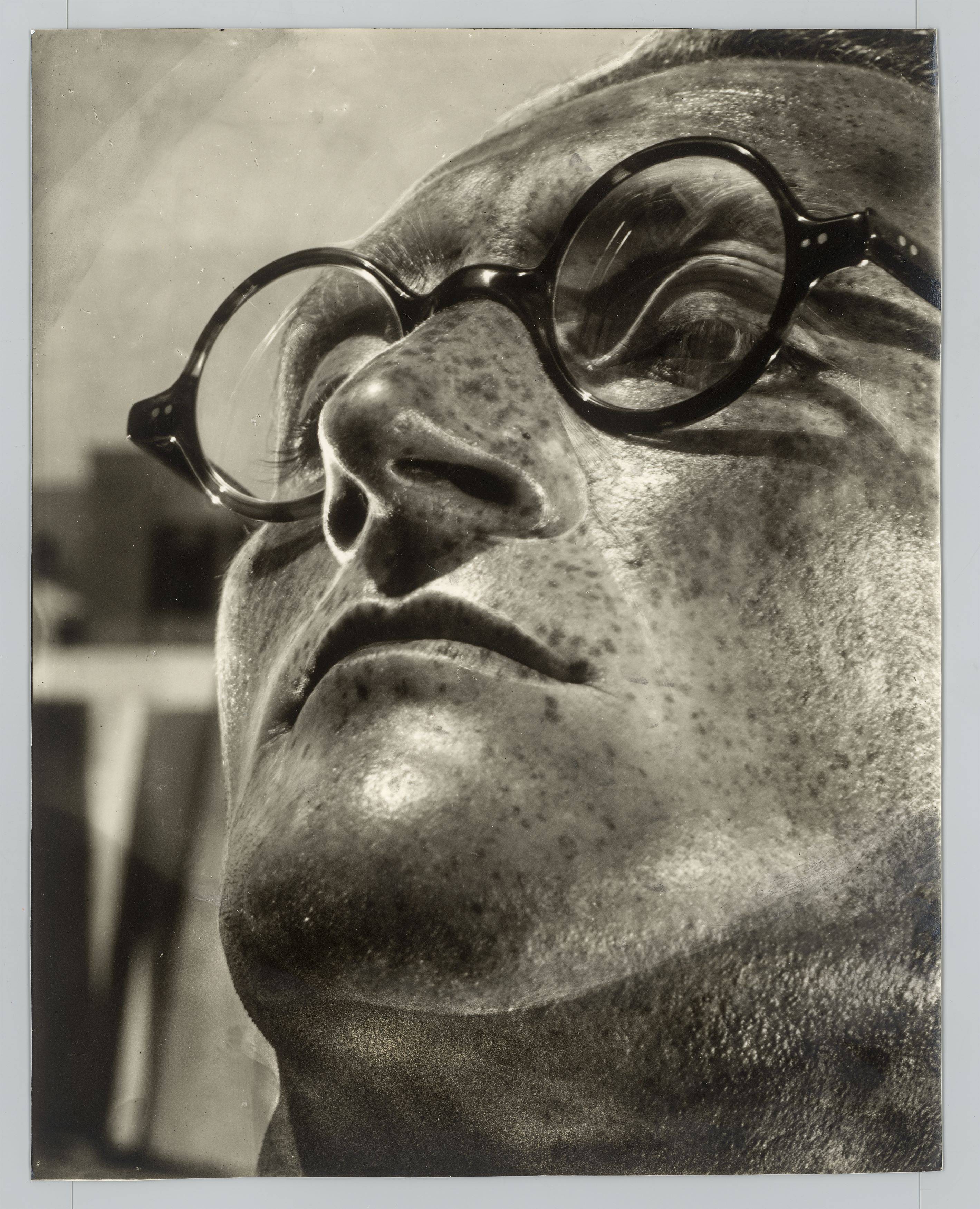 This picture shows the following artwork: Helmar Lerski (i.e. Schmuklerski, Israel). Metamorphosis through Light, Tel-Aviv. 1935–1936.