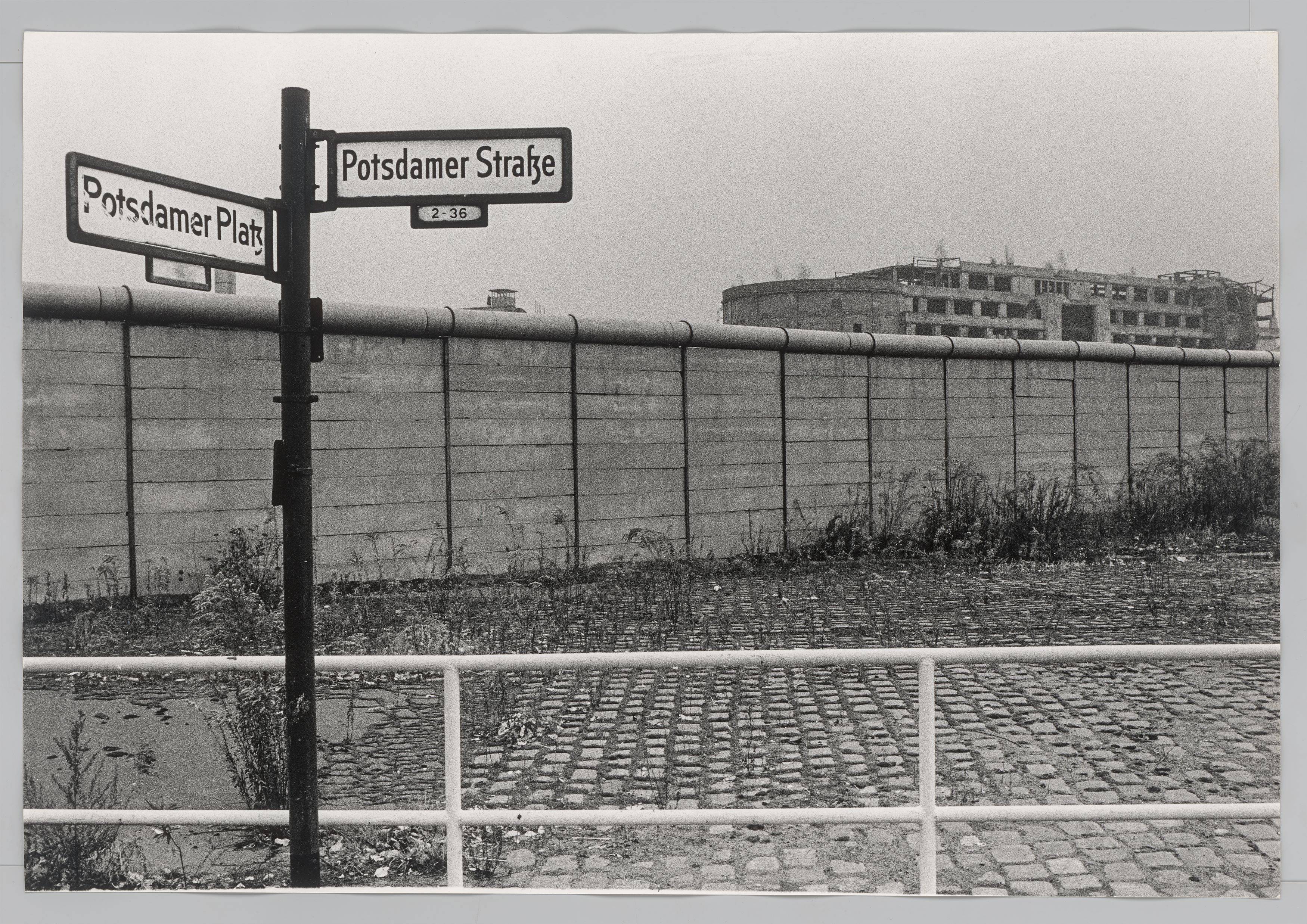 Auf diesem Bild ist das folgende Kunstwerk zu sehen: Max Jacoby (d.i. Max Moshe Jacoby). Berliner Mauer am Potsdamer Platz. 1973.