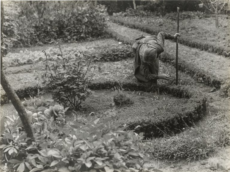 Auf diesem Bild ist das folgende Kunstwerk zu sehen: Raoul Hausmann. „The Gardener“. 1950.