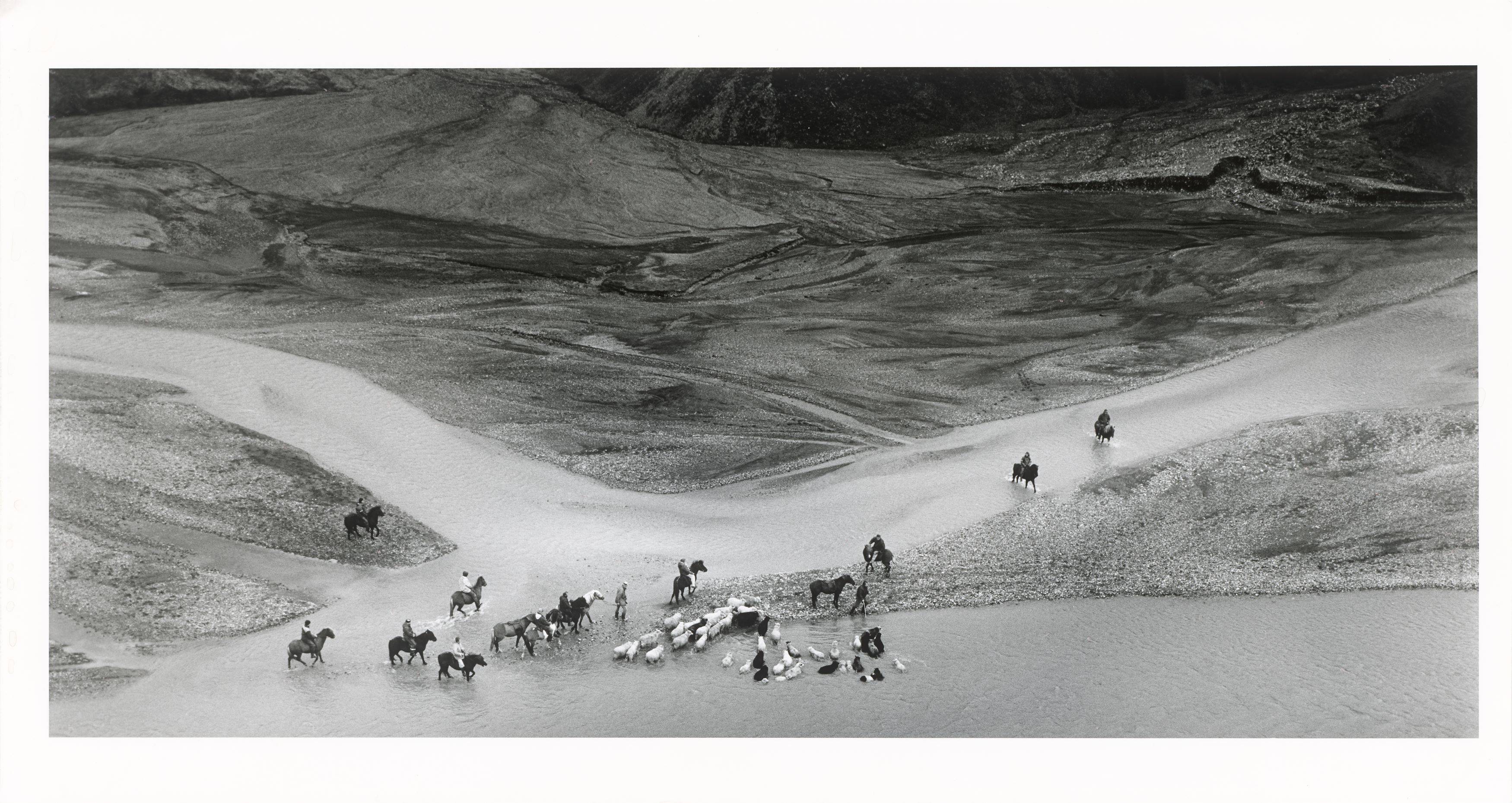 This picture shows the following artwork: Ragnar Axelsson. ”Jökulgil Landmannalaugar – Iceland”. 1997.