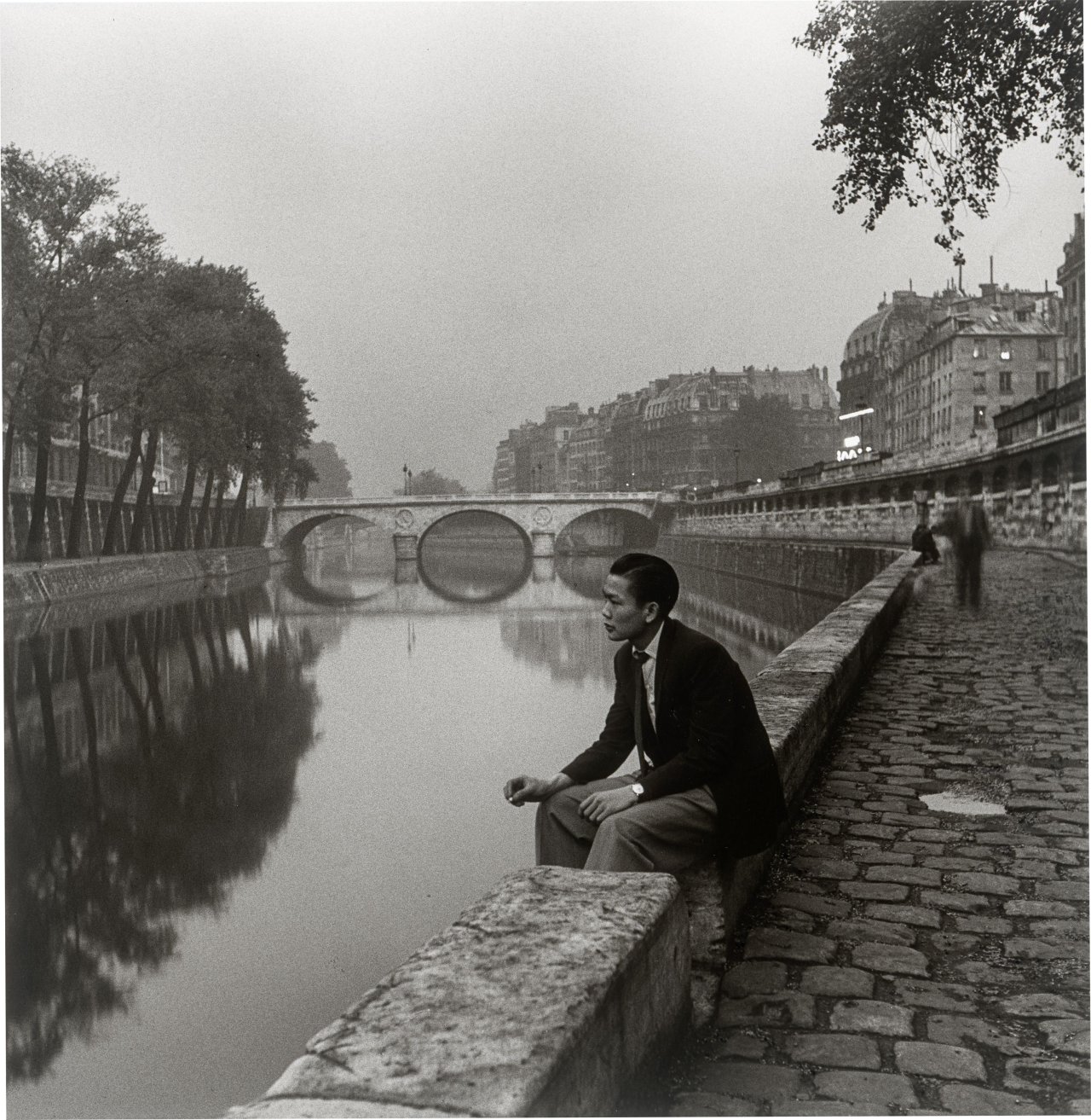 Auf diesem Bild ist das folgende Kunstwerk zu sehen: Louis Stettner. „By the Seine, near Pont St. Michel“. 1951.