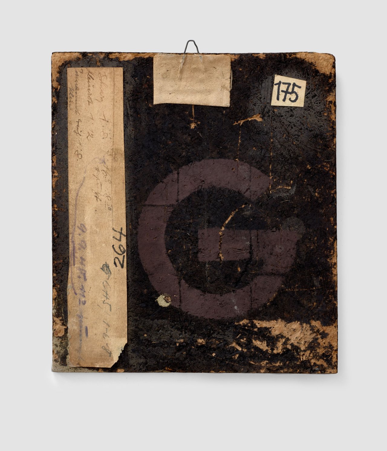 Auf diesem Bild ist das folgende Kunstwerk zu sehen: Hermann Glöckner. Helldunkle Pyramidenform auf hell-rot geteiltem Grund. 1948.