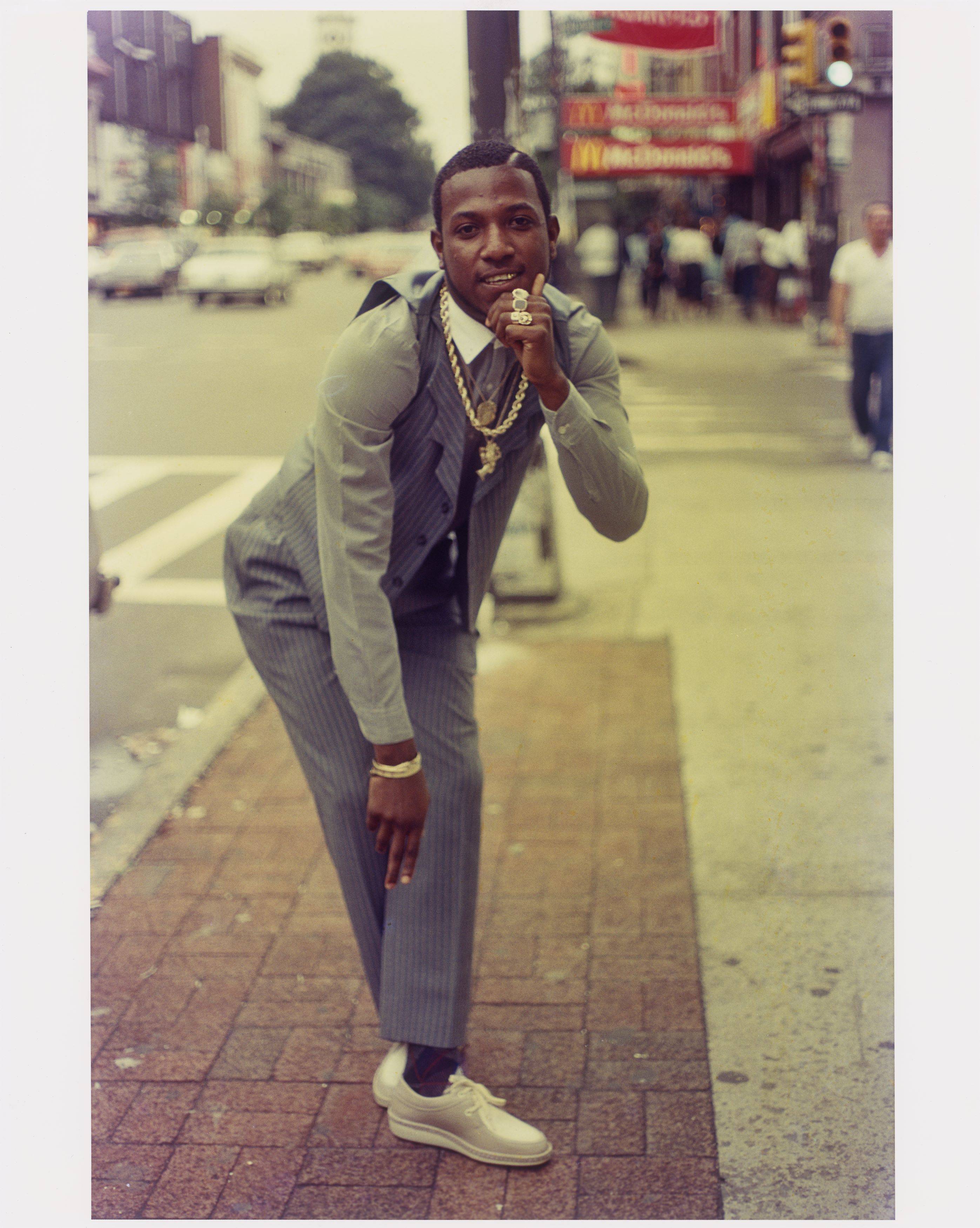 Auf diesem Bild ist das folgende Kunstwerk zu sehen: Jamel Shabazz. Rude Boy, Brooklyn, NYC. 1981.