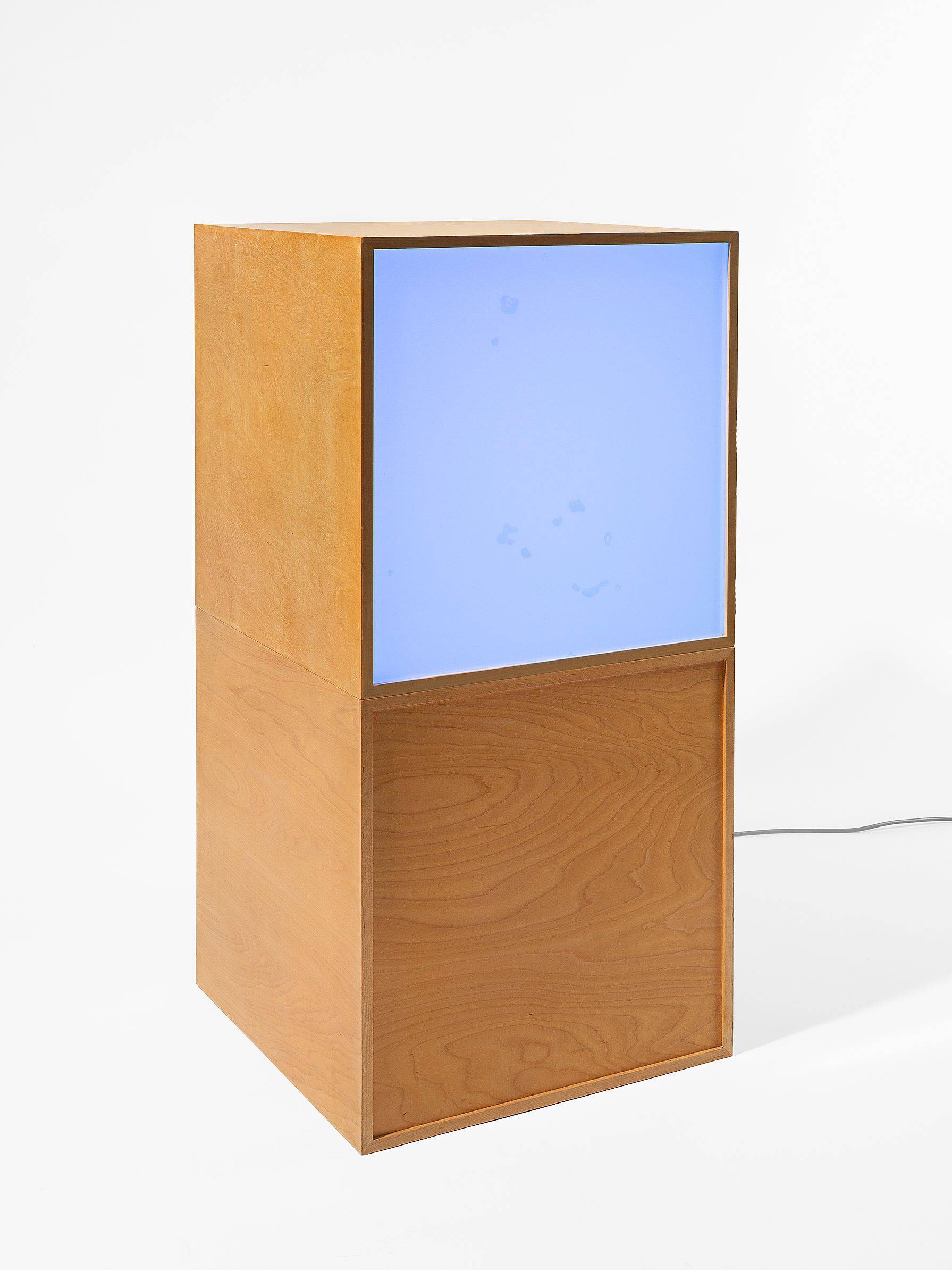 Auf diesem Bild ist das folgende Kunstwerk zu sehen: Angela Bulloch. „Standard Universal: 265 (Blue)“. Um 2000.