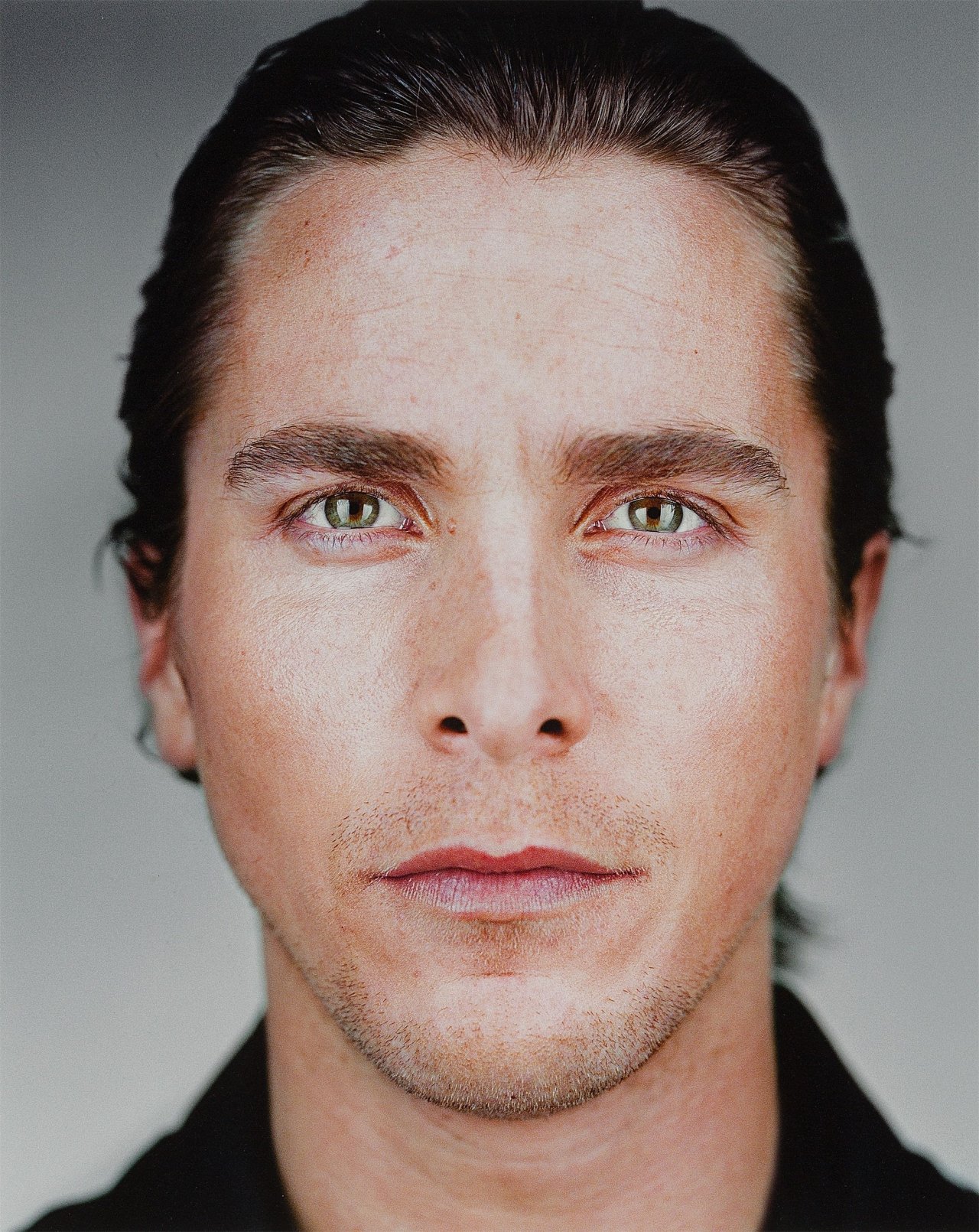 Auf diesem Bild ist das folgende Kunstwerk zu sehen: Martin Schoeller. Christian Bale. 2000.