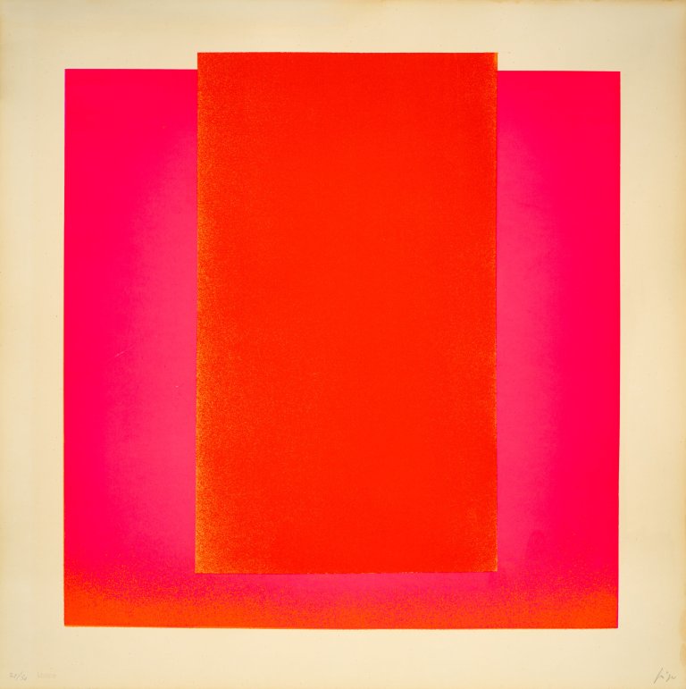 Auf diesem Bild ist das folgende Kunstwerk zu sehen: Rupprecht Geiger. „rot auf leuchtrot“. 1966.
