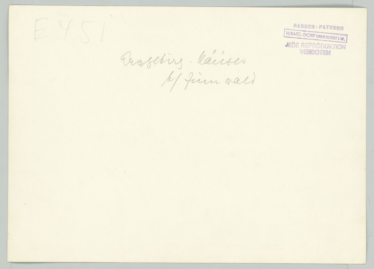 This picture shows the following artwork: Albert Renger-Patzsch. ”Erzgebirg.[e] Häuser b/ Zinnwald”. Circa 1936.