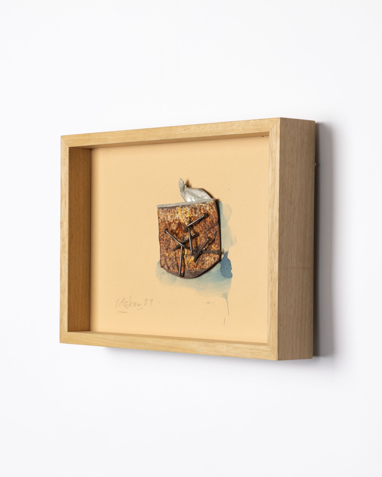 Auf diesem Bild ist das folgende Kunstwerk zu sehen: Günther Uecker. Aus: Wüstenfunde. 1981.