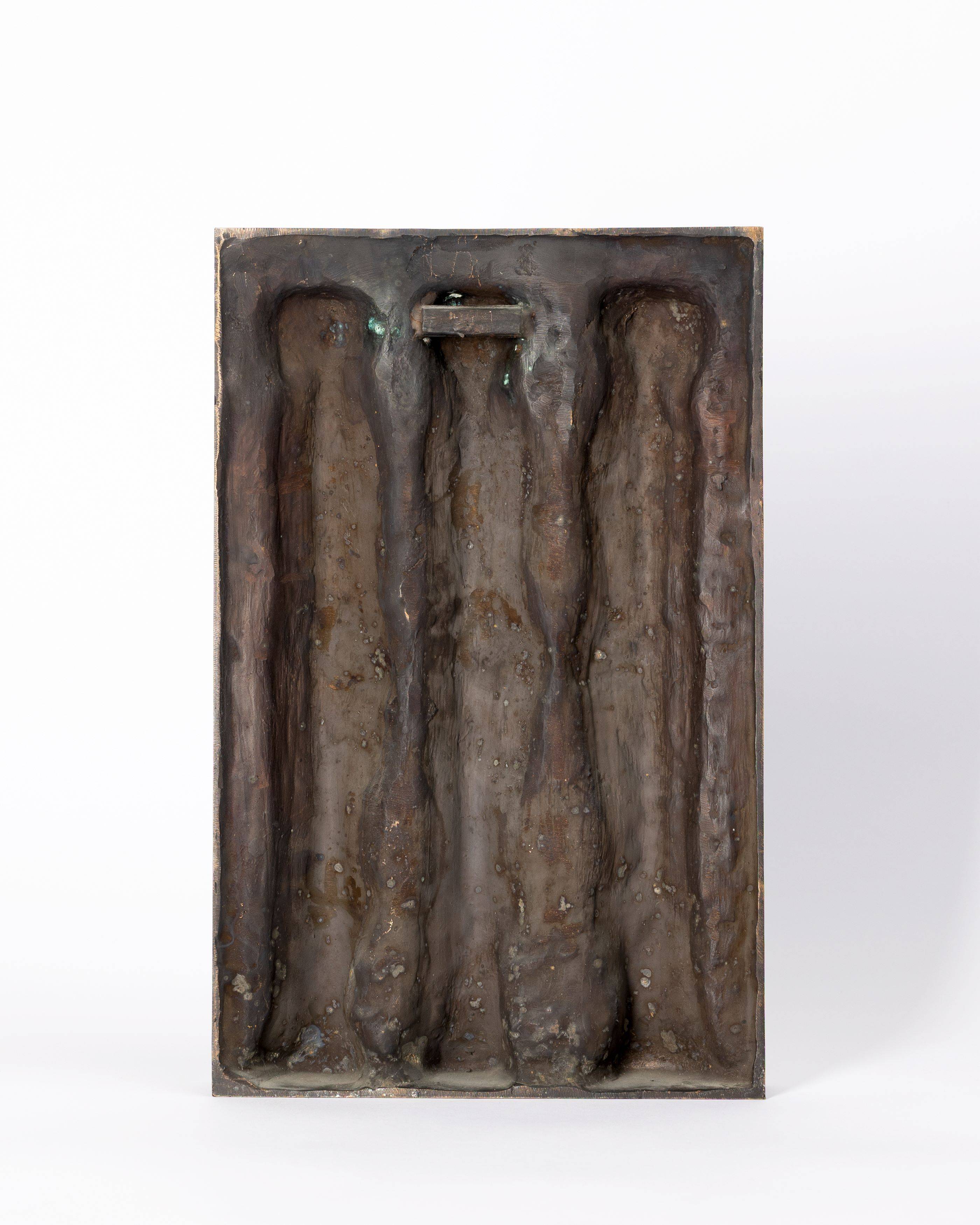 Auf diesem Bild ist das folgende Kunstwerk zu sehen: Joannis Avramidis. „Kleines Relief mit drei Figuren“. 1965-76.