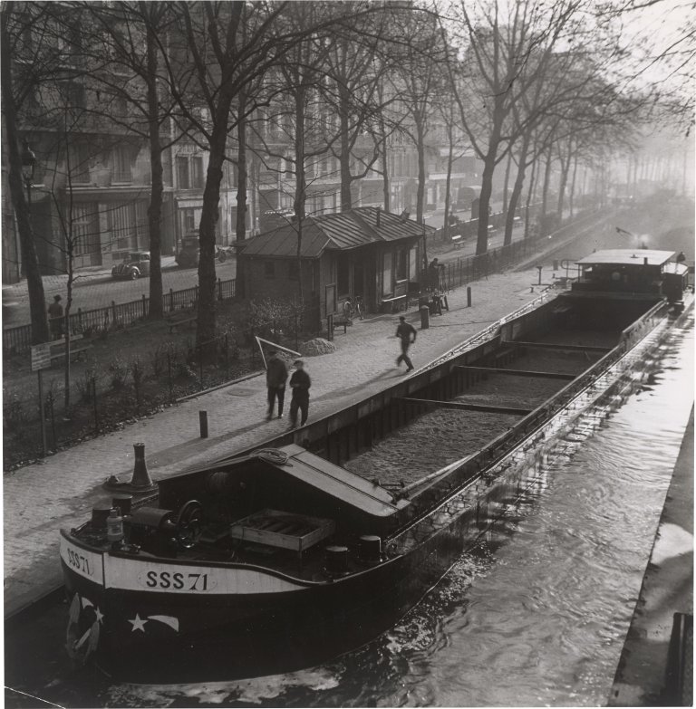 This picture shows the following artwork: Paul Almasy. ”Le Canal d'Ourcq, Paris”. 1949.