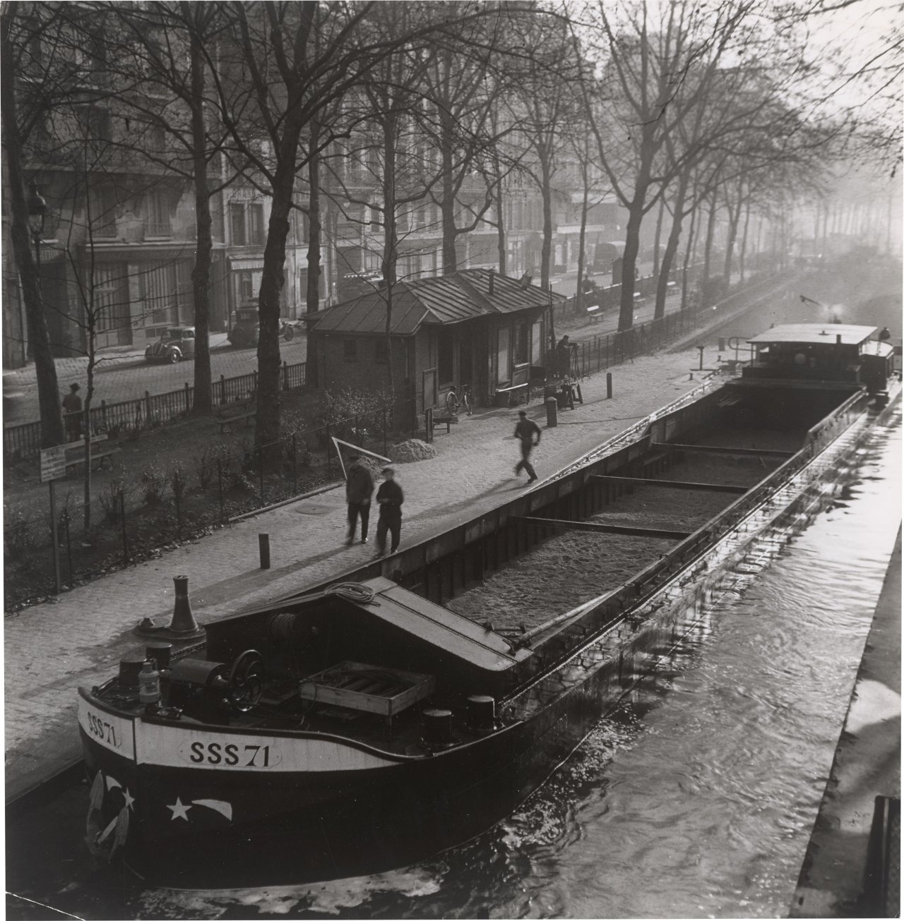 This picture shows the following artwork: Paul Almasy. ”Le Canal d'Ourcq, Paris”. 1949.