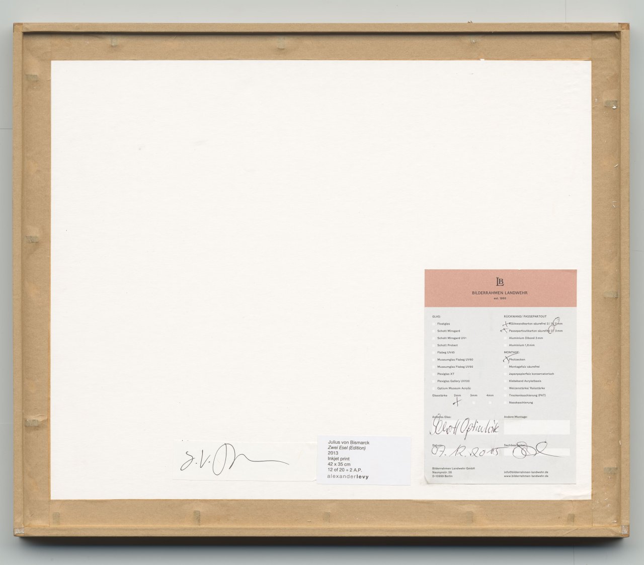 This picture shows the following artwork: Julius von Bismarck. ”Zwei Esel (Edition)”. 2013.