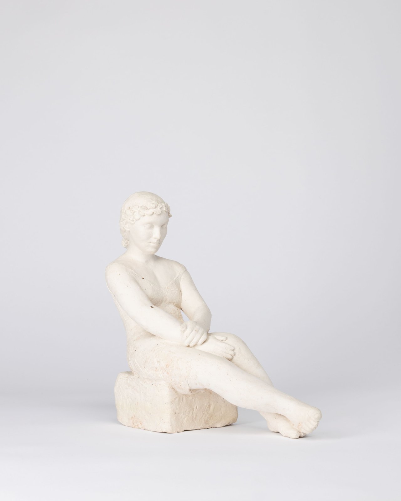 This picture shows the following artwork: Robert Metzkes. ”Sitzende mit Kranz im Haar”. 2011.