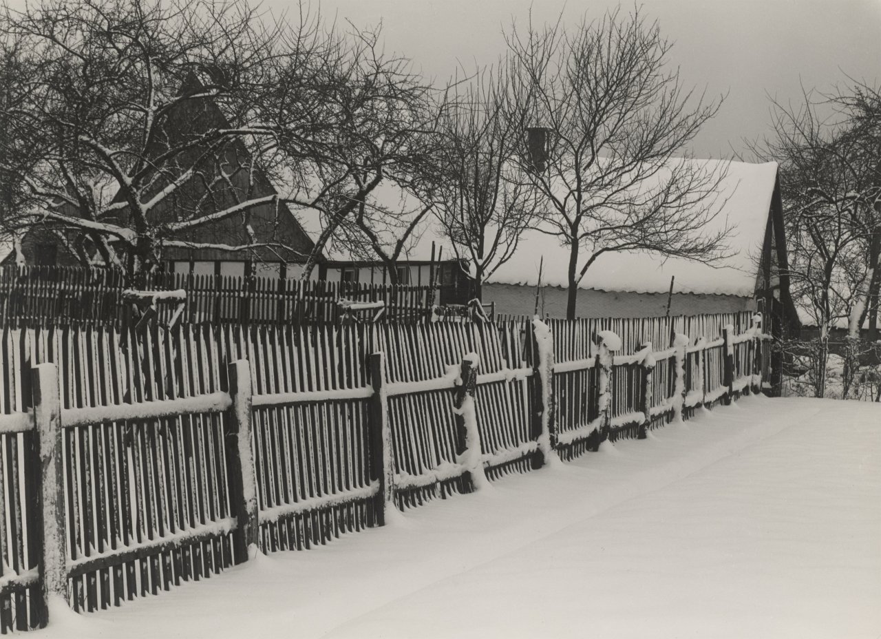 This picture shows the following artwork: Albert Renger-Patzsch. ”Dorfbild Wamel”. Circa 1950.