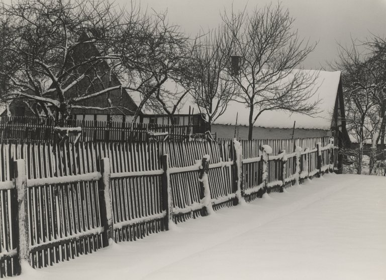 This picture shows the following artwork: Albert Renger-Patzsch. ”Dorfbild Wamel”. Circa 1950.