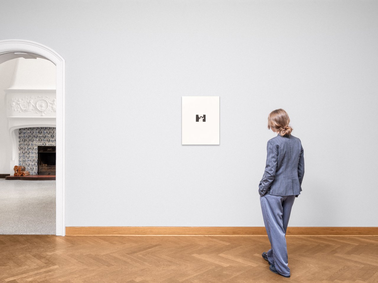 This picture shows the following artwork: Eduardo Chillida. ”Ikur”. 1988.