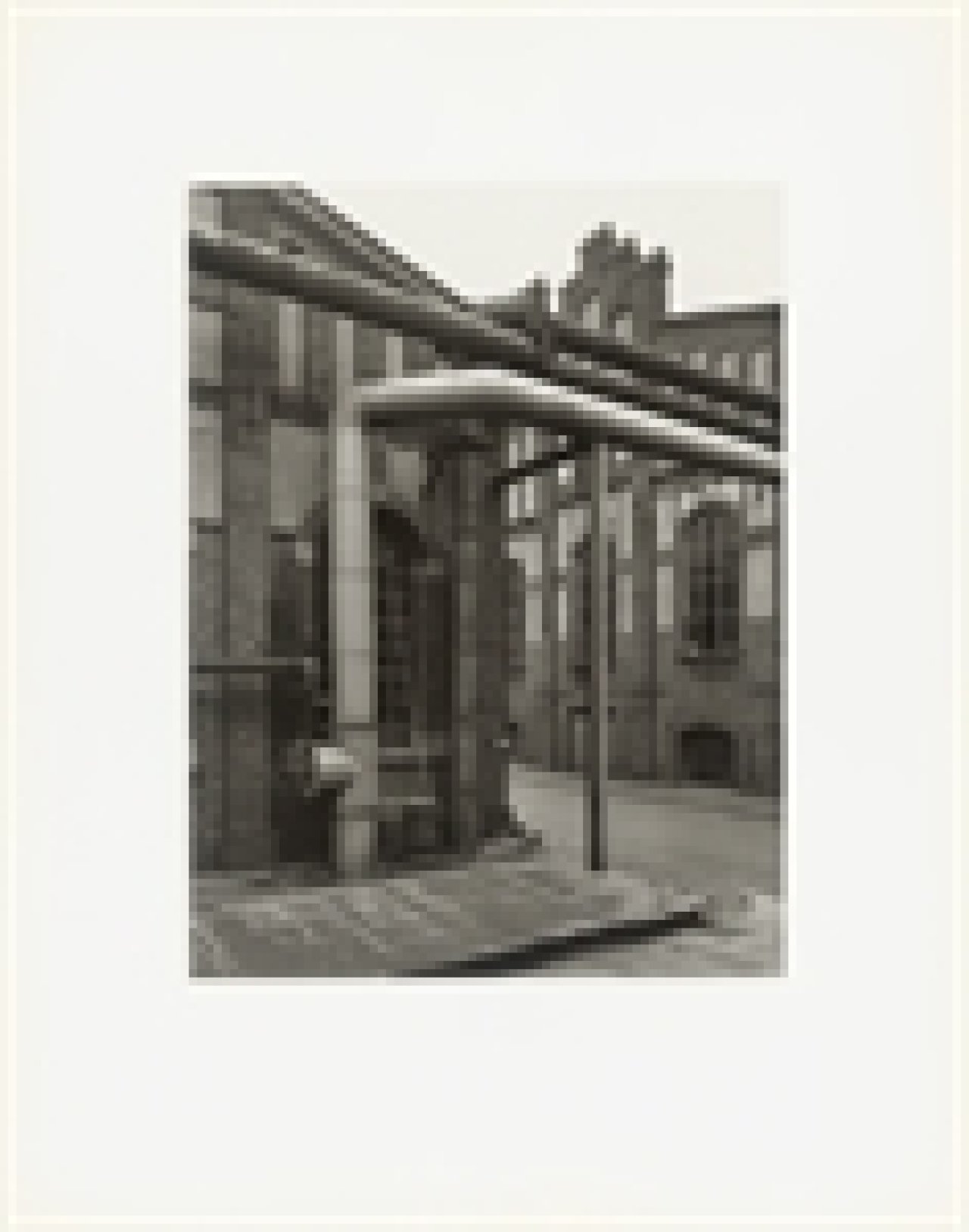 Auf diesem Bild ist das folgende Kunstwerk zu sehen: Bernd und Hilla Becher. „Walls and Conduits“. 1991.