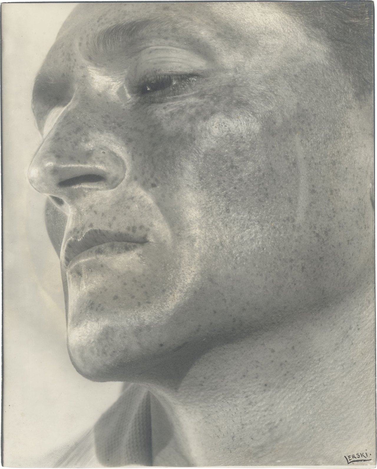 This picture shows the following artwork: Helmar Lerski (i.e. Schmuklerski, Israel). Metamorphosis through Light, Tel-Aviv. 1935–1936.