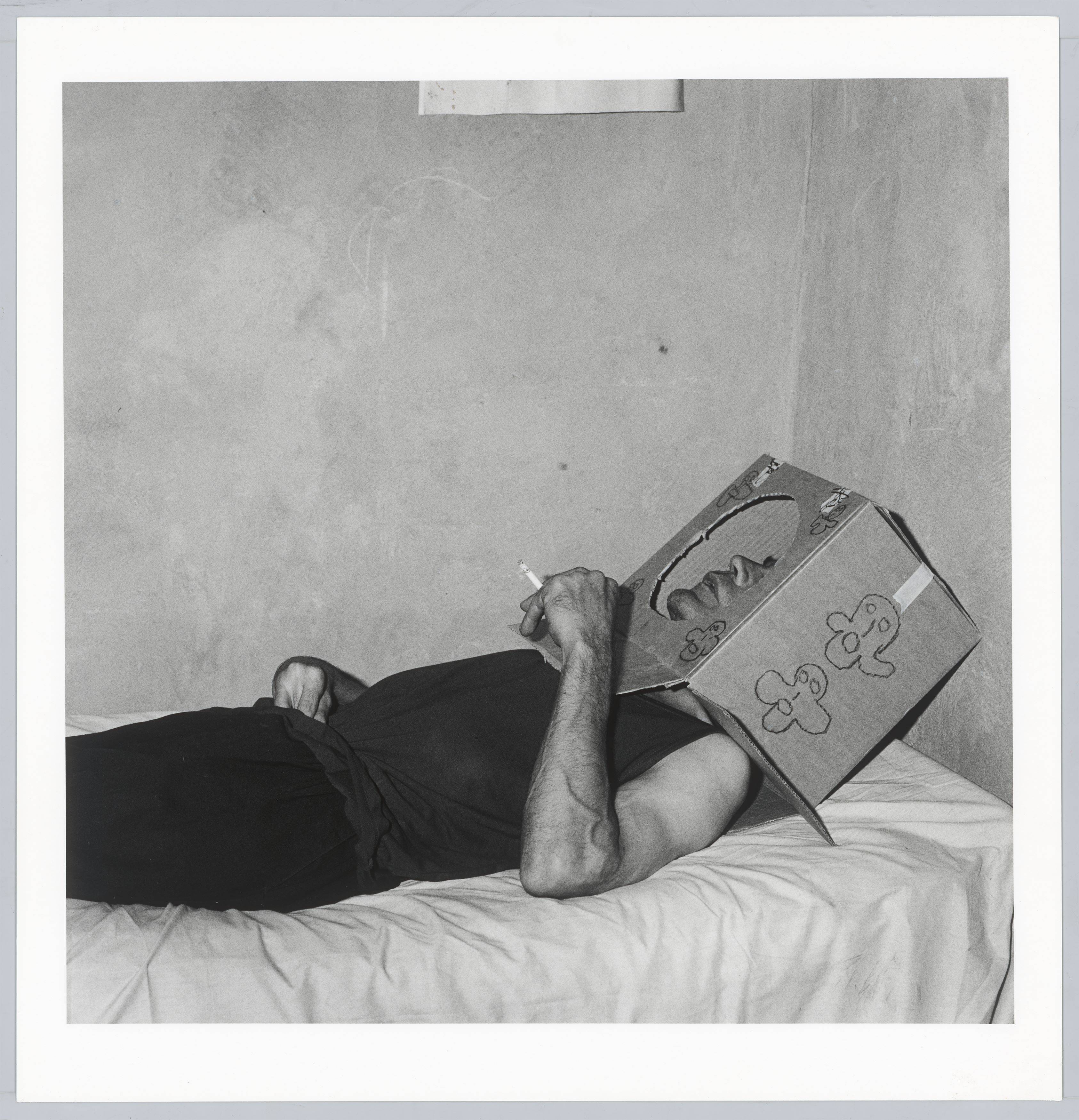 Auf diesem Bild ist das folgende Kunstwerk zu sehen: Roger Ballen. „Recluse“. 2002.