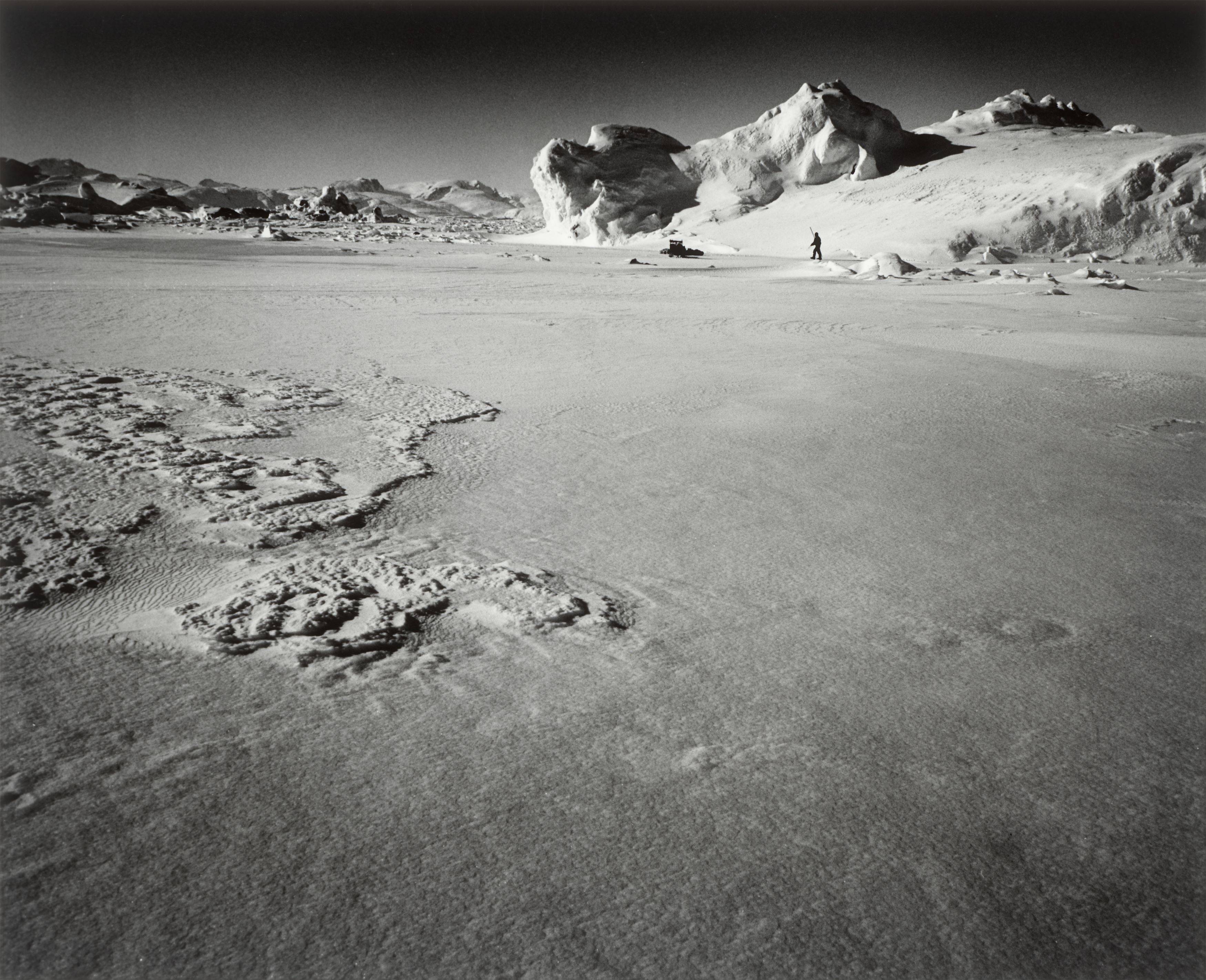 This picture shows the following artwork: Ragnar Axelsson. ”Greenland – Sermiliqfjord”. 1997.