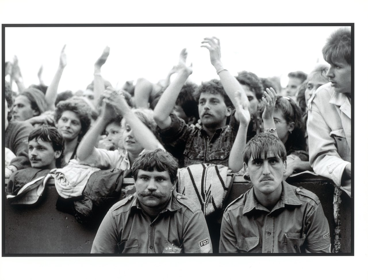 This picture shows the following artwork: Harald Hauswald. ”Konzert Bruce Springsteen”. Berlin, Weissensee. 1988.