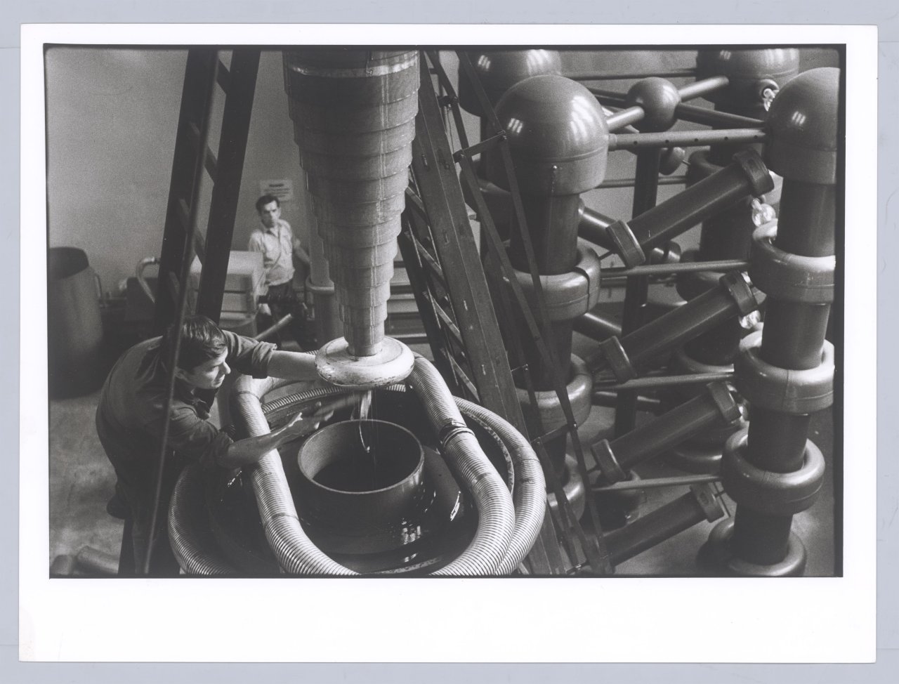 This picture shows the following artwork: Uwe Steinberg. VEB Hochspannungsprüffeld, Berlin (High-voltage test field, Berlin). 1968.