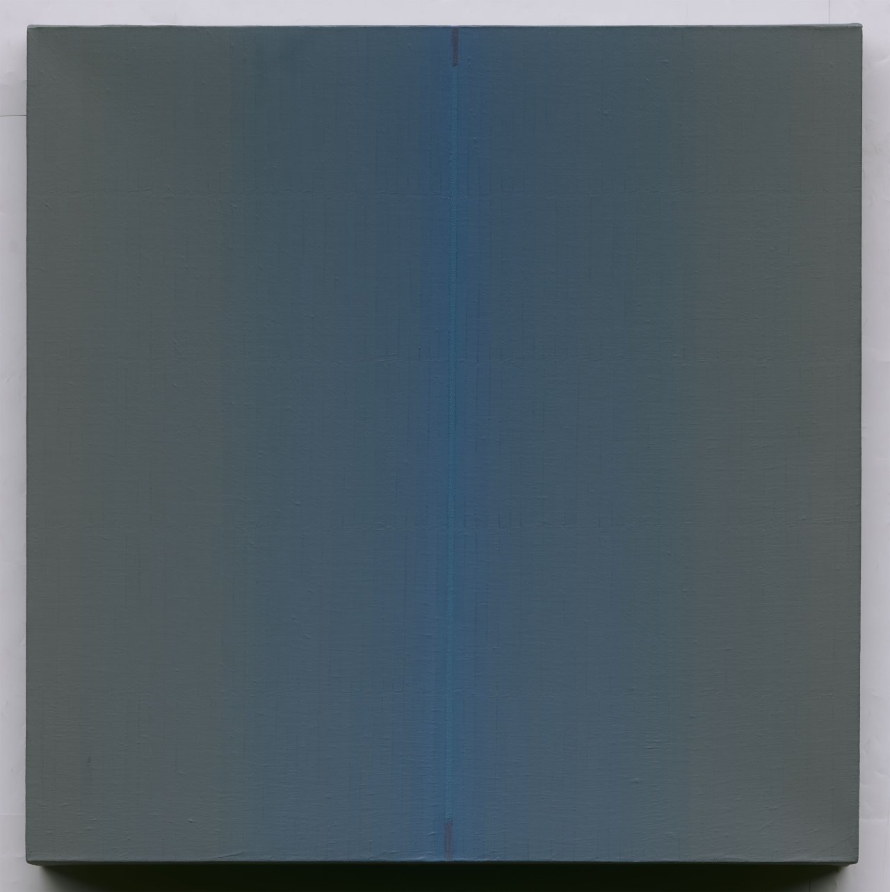 Auf diesem Bild ist das folgende Kunstwerk zu sehen: Johannes Geccelli. „MITTBLAU QUADRAT“ / „BLAURAND QUADRAT“. 1994.