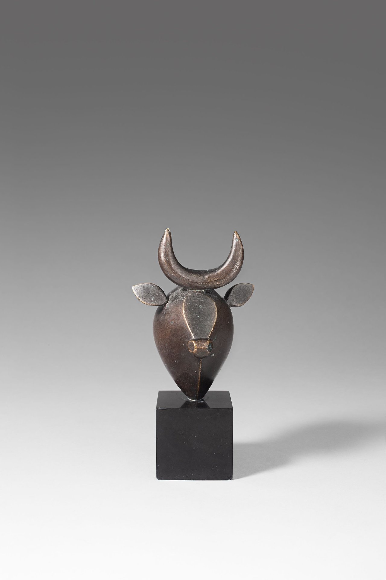 This picture shows the following artwork: Baltasar Lobo. ”Tête de taureau (Cabeza de toro)”. 1967/68.