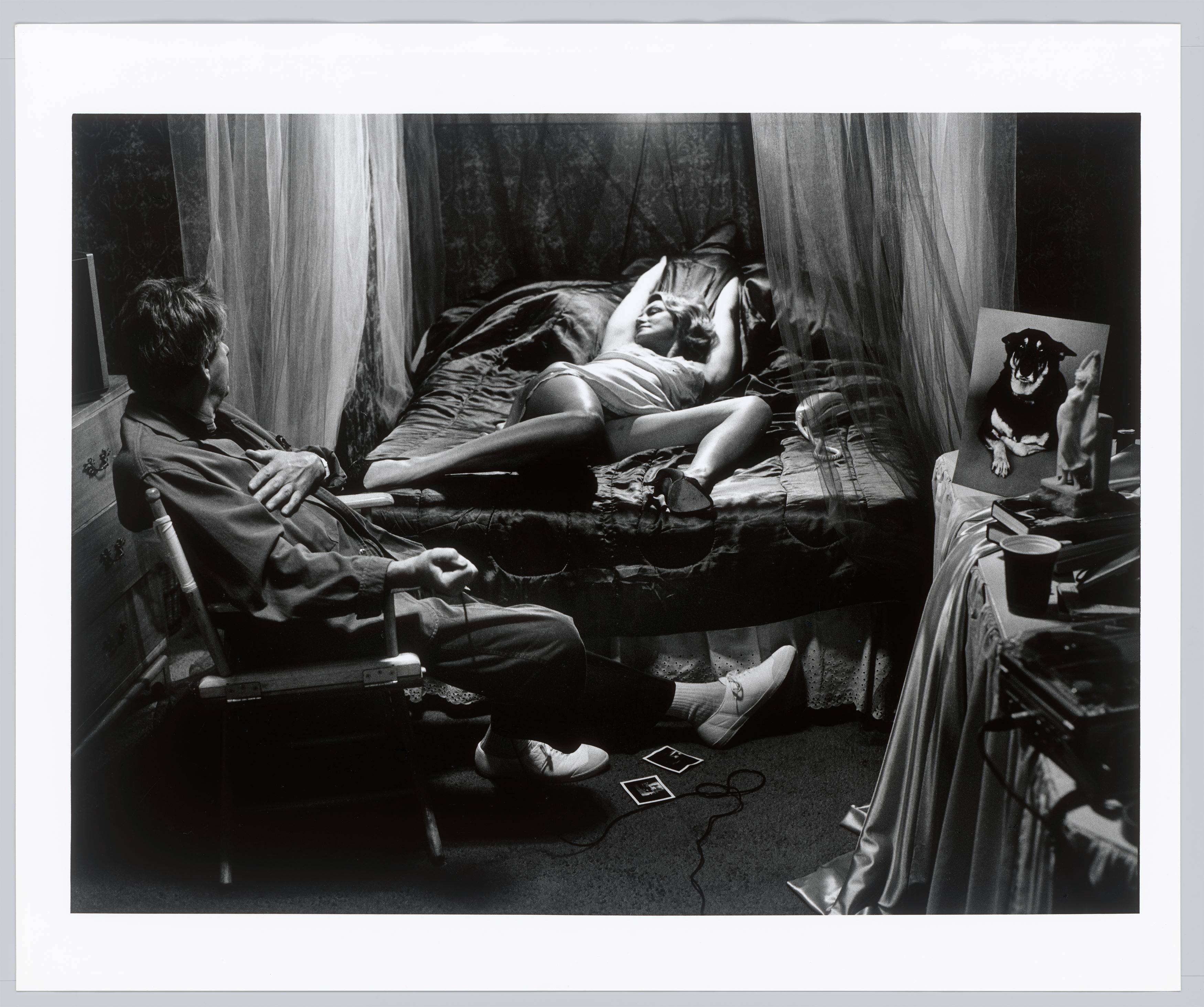 This picture shows the following artwork: Helmut Newton. ”'Selfportrait. Valentino Place' Hollywood”. 1986.