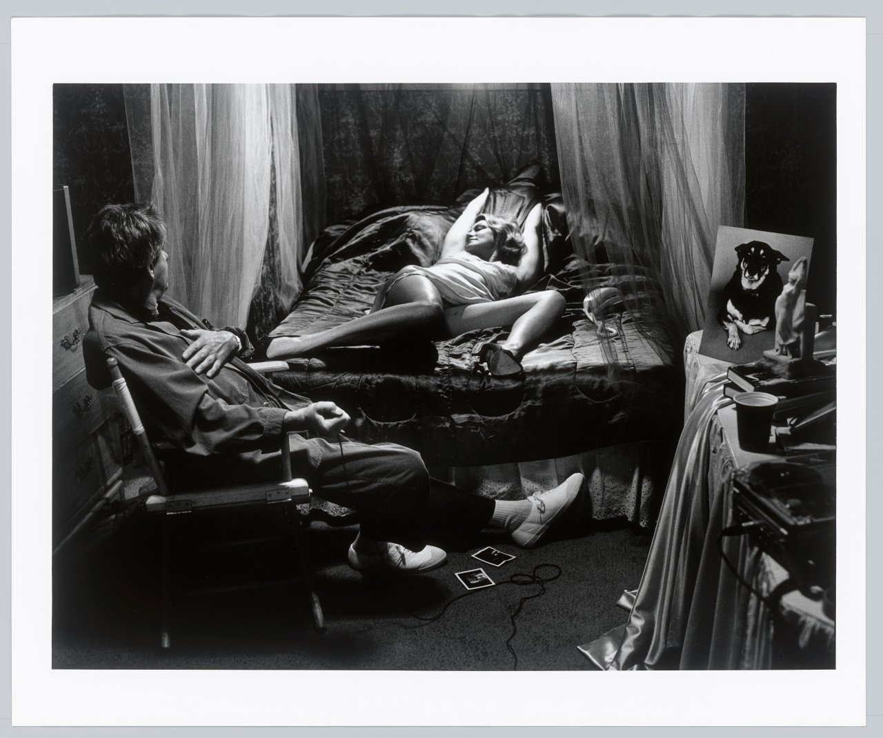 This picture shows the following artwork: Helmut Newton. ”'Selfportrait. Valentino Place' Hollywood”. 1986.