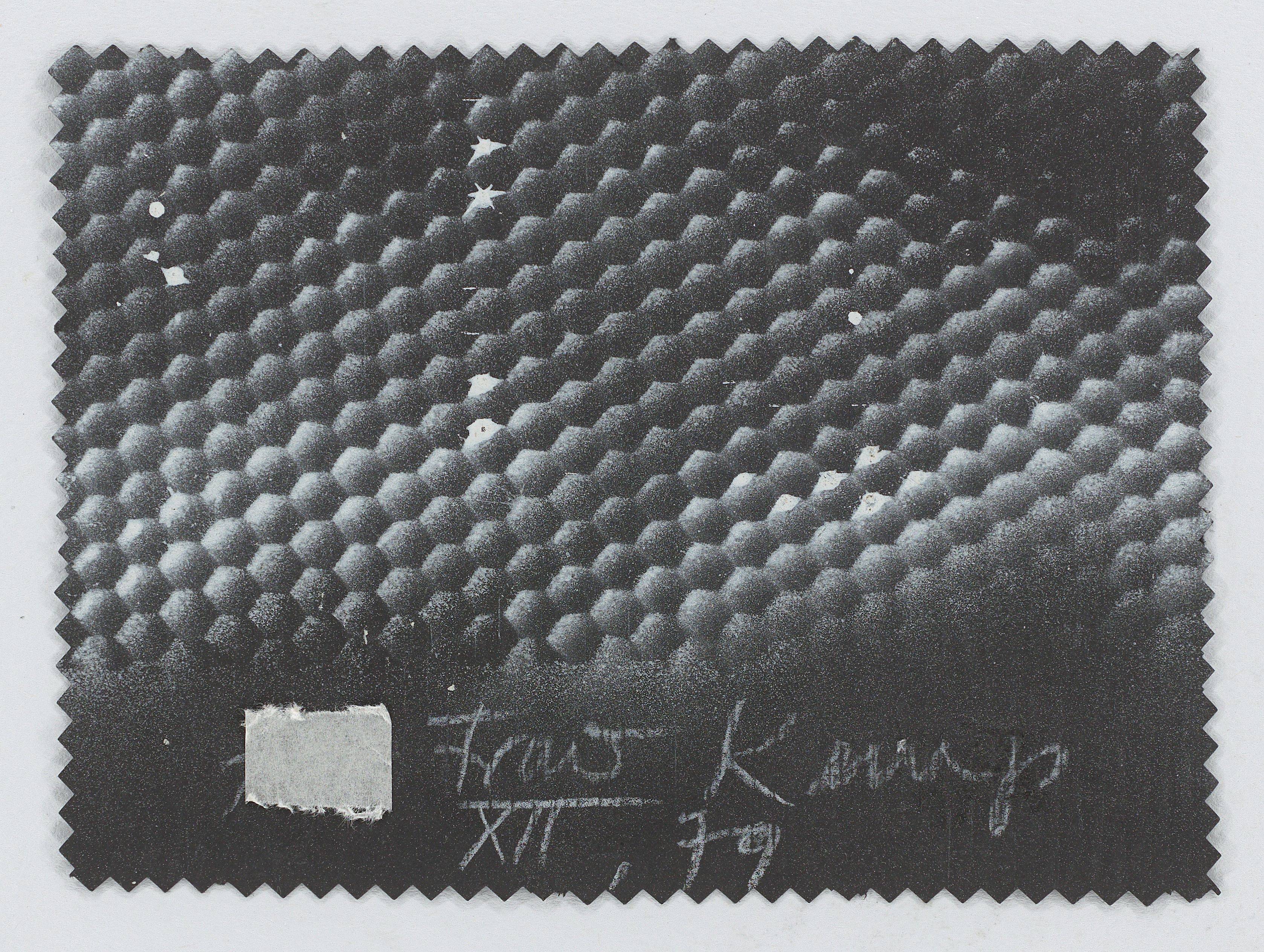 Auf diesem Bild ist das folgende Kunstwerk zu sehen: Heinz Mack. Ohne Titel. 1960.