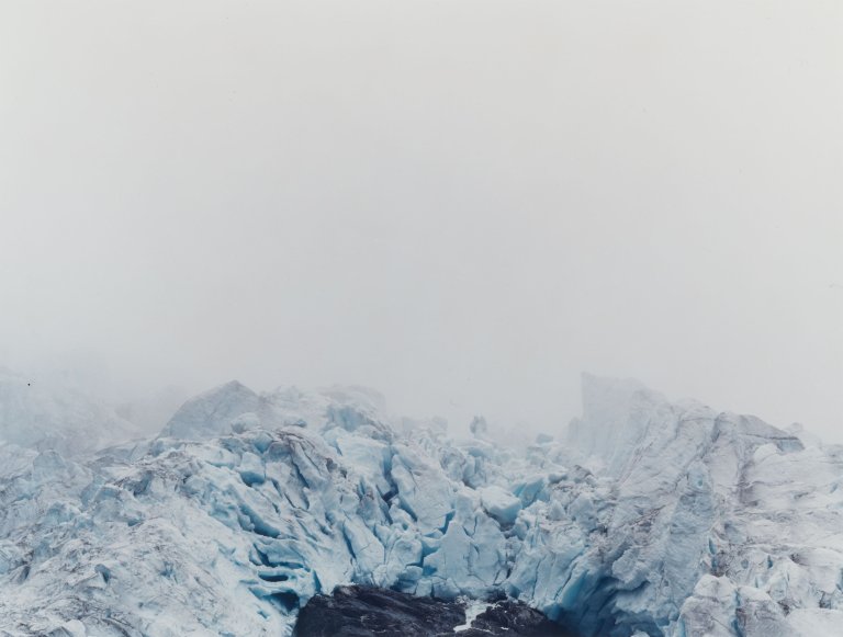 Auf diesem Bild ist das folgende Kunstwerk zu sehen: Axel Hütte. „Hüfigletscher“, Schweiz. 1997.