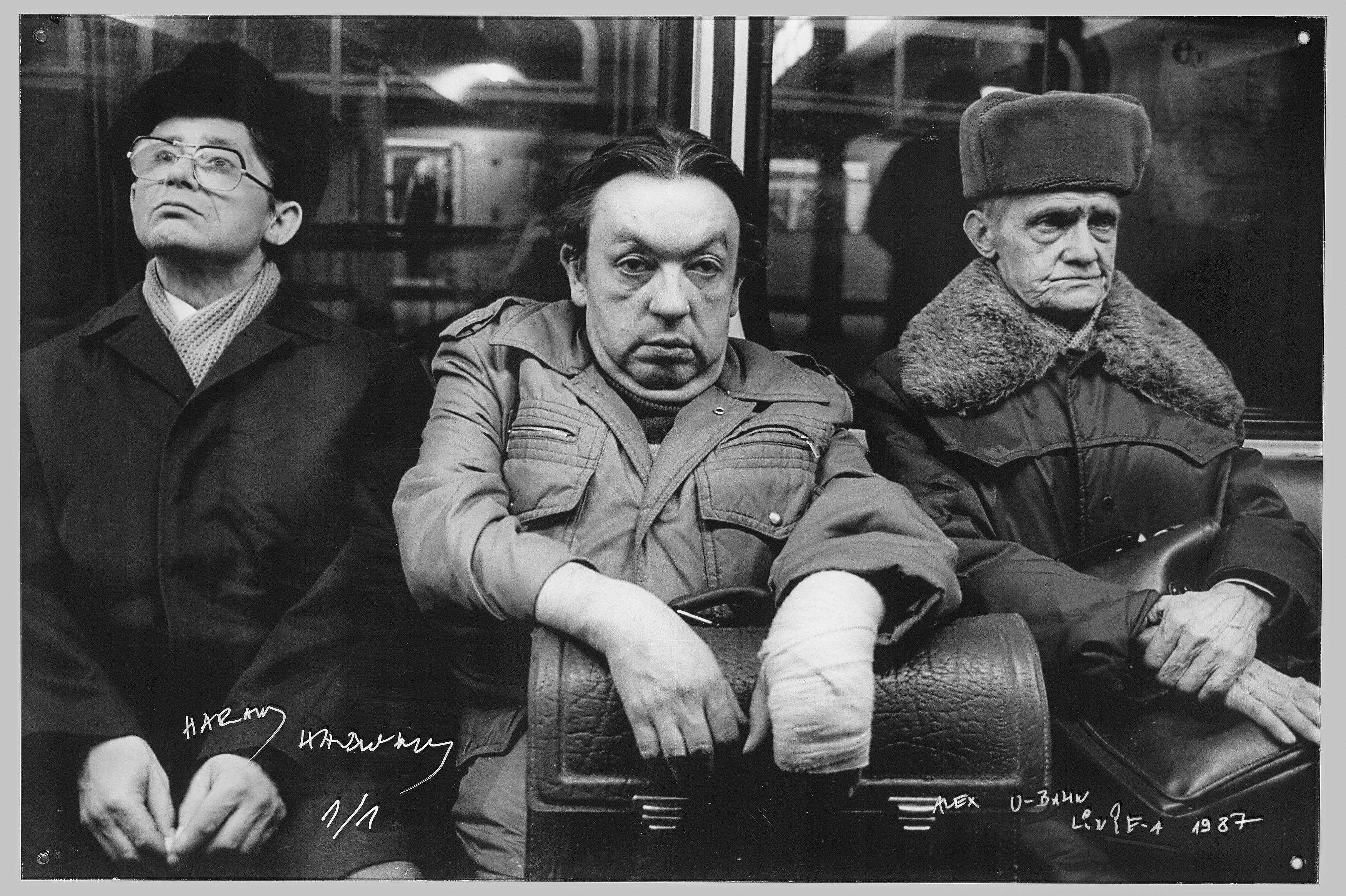 This picture shows the following artwork: Harald Hauswald. ”Alex U-Bahn, Linie-A”. 1987.