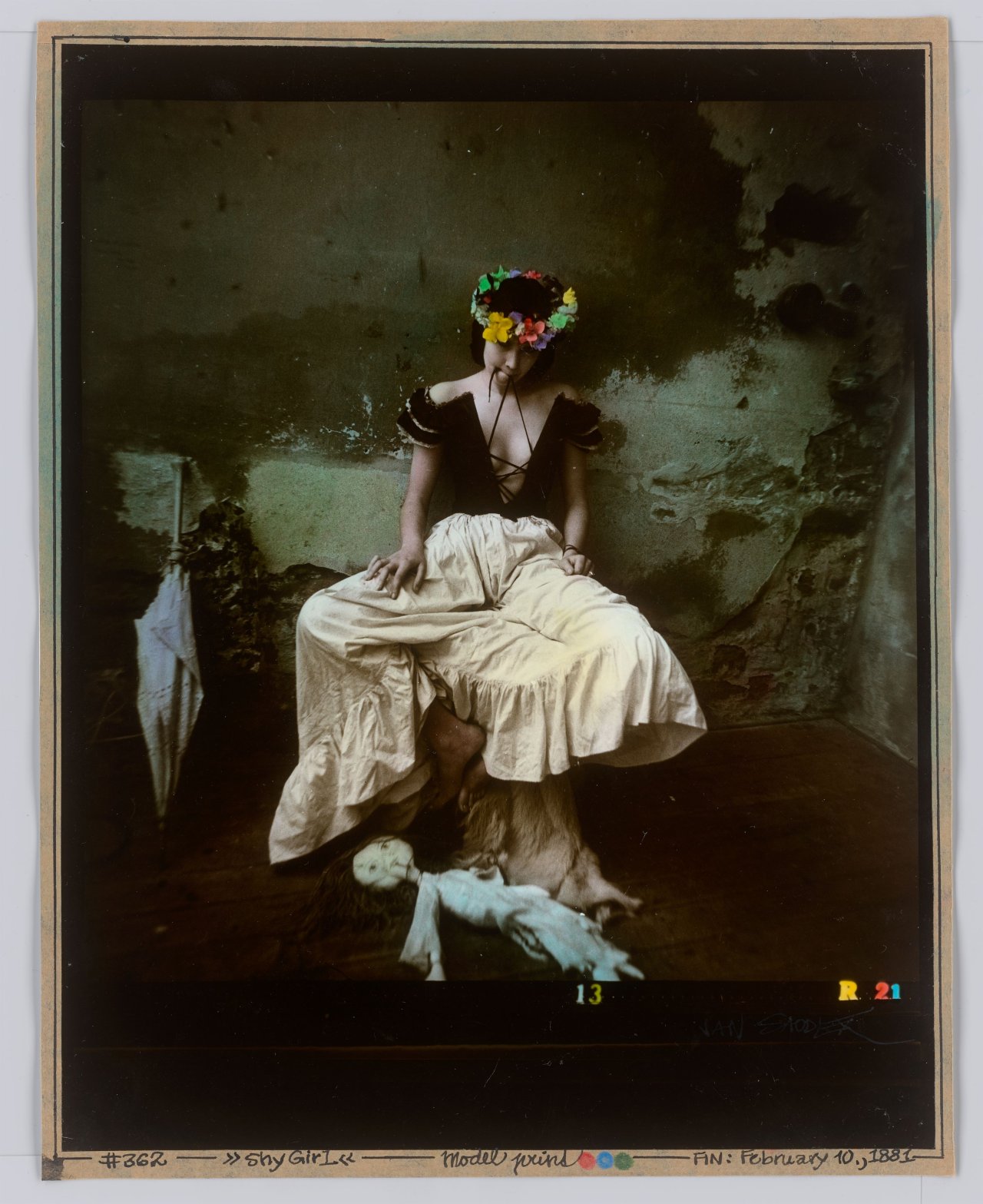 Auf diesem Bild ist das folgende Kunstwerk zu sehen: Jan Saudek. „Shy Girl“. 1981.