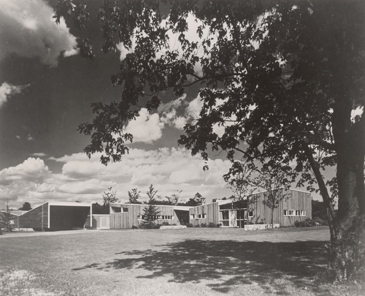 This picture shows the following artwork: Ezra Stoller. Geller House I, Marcel Breuer (1945) Lawrence, NY. 1945.